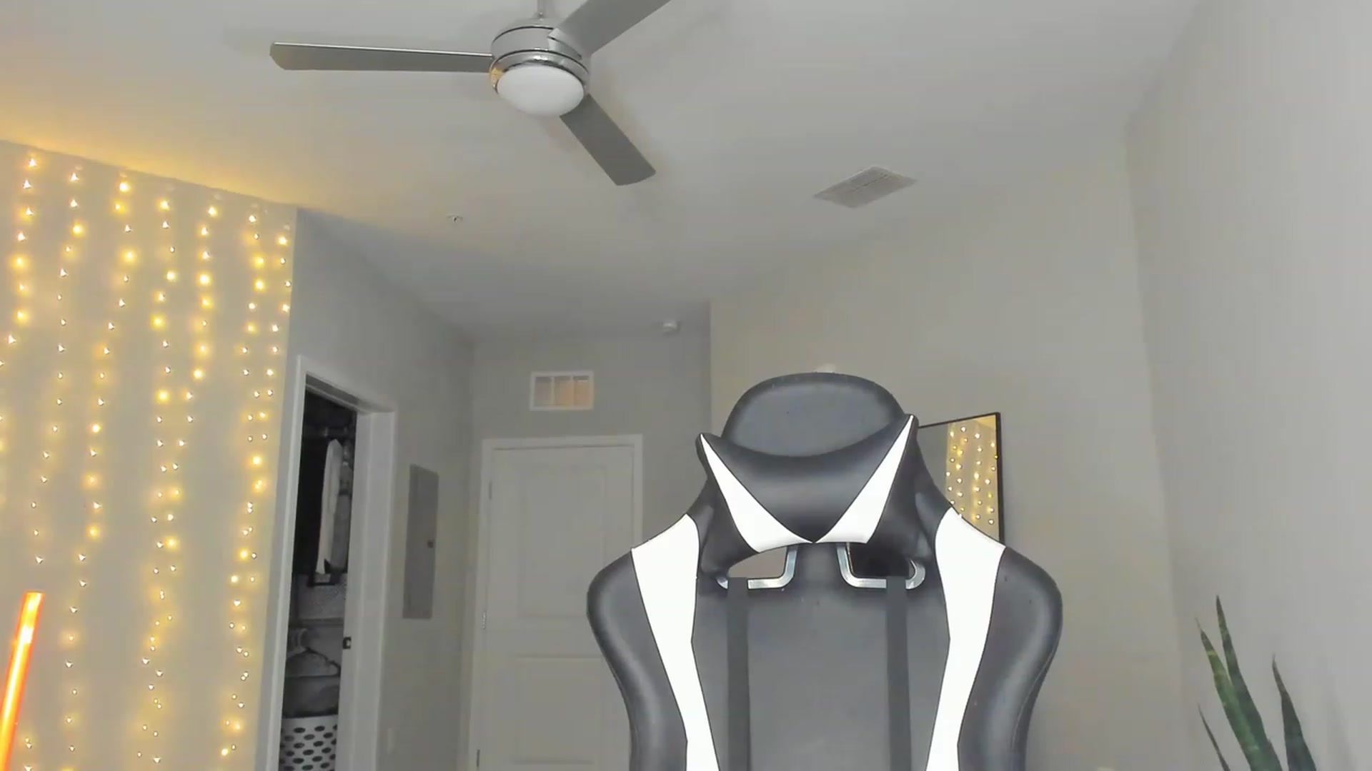 Gallery image thumbnail from Tati_Rae's myfreecams stream on, 03/10/2023, 23:07 image 17 of 20