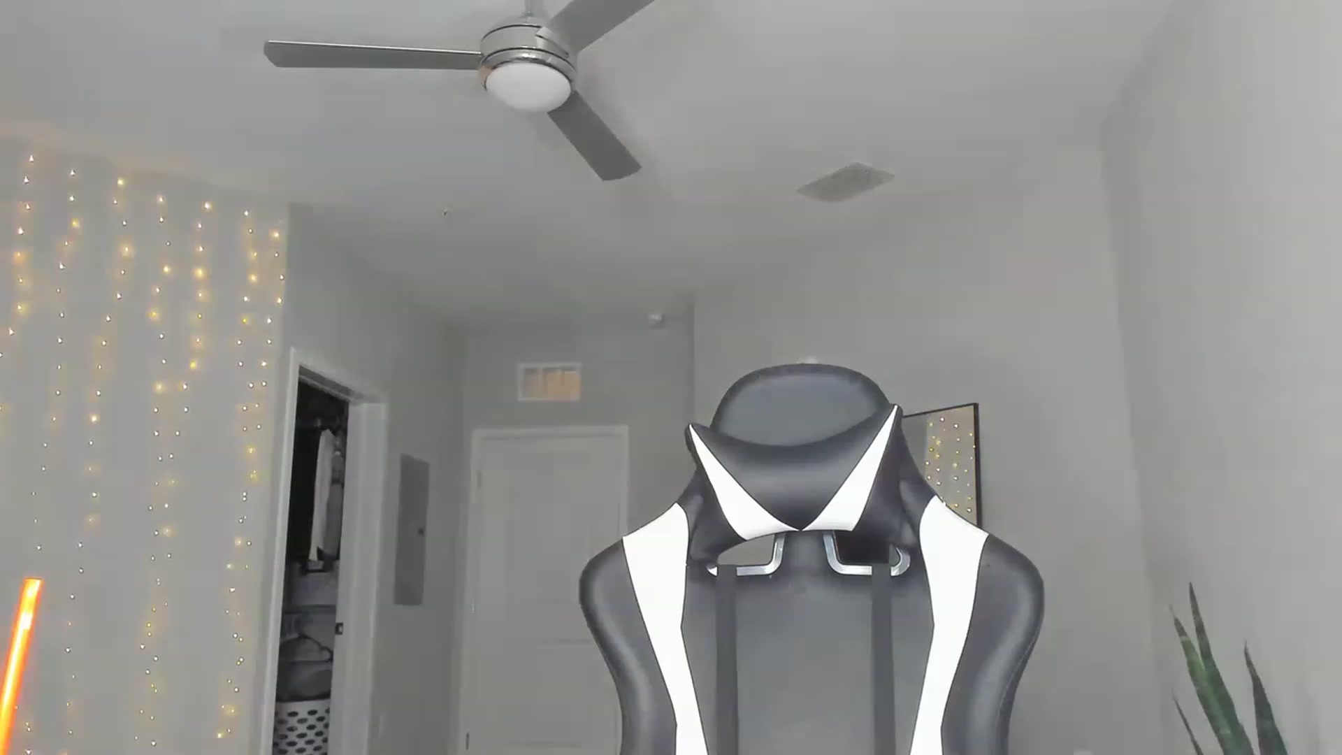 Gallery image thumbnail from Tati_Rae's myfreecams stream on, 03/10/2023, 23:07 image 9 of 20