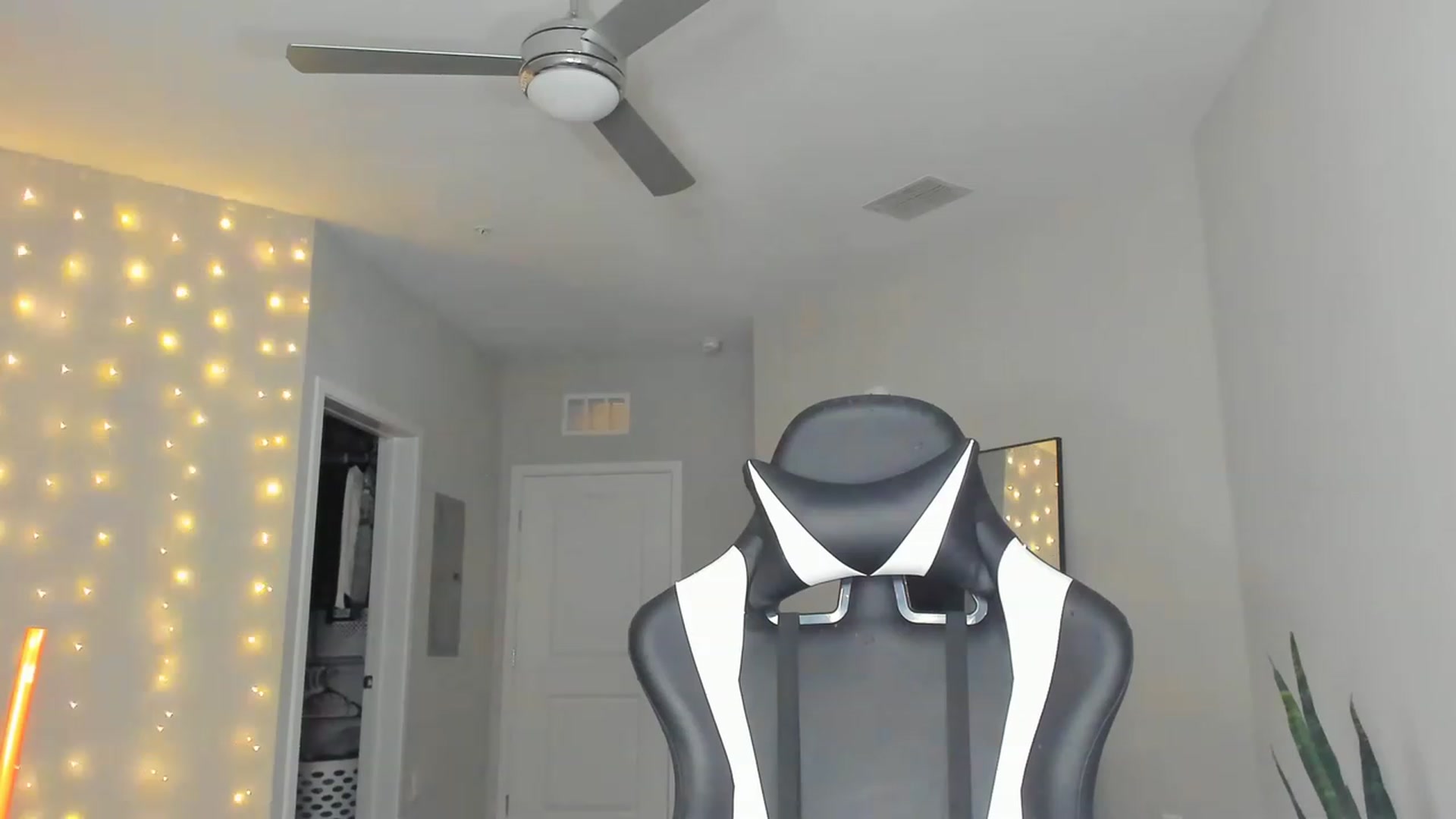 Gallery image thumbnail from Tati_Rae's myfreecams stream on, 03/10/2023, 23:07 image 10 of 20