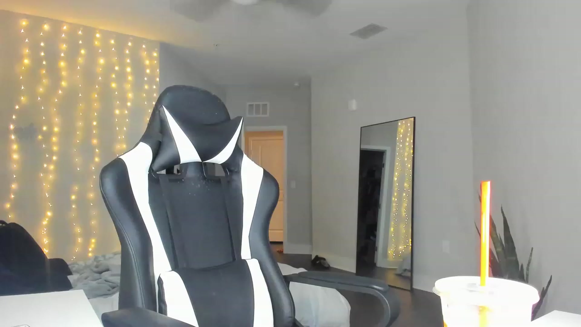 Gallery image thumbnail from Tati_Rae's myfreecams stream on, 03/12/2023, 24:00 image 7 of 20