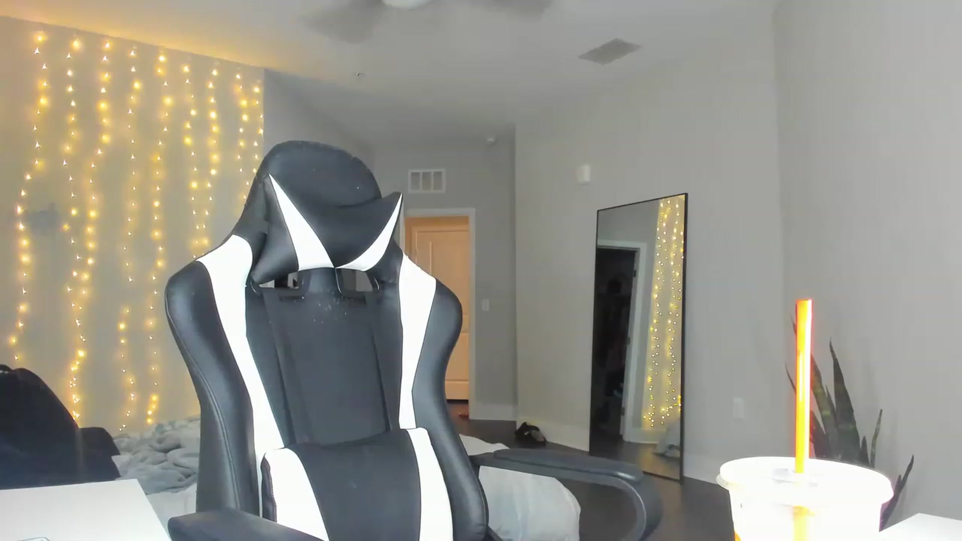 Gallery image thumbnail from Tati_Rae's myfreecams stream on, 03/12/2023, 24:00 image 5 of 20