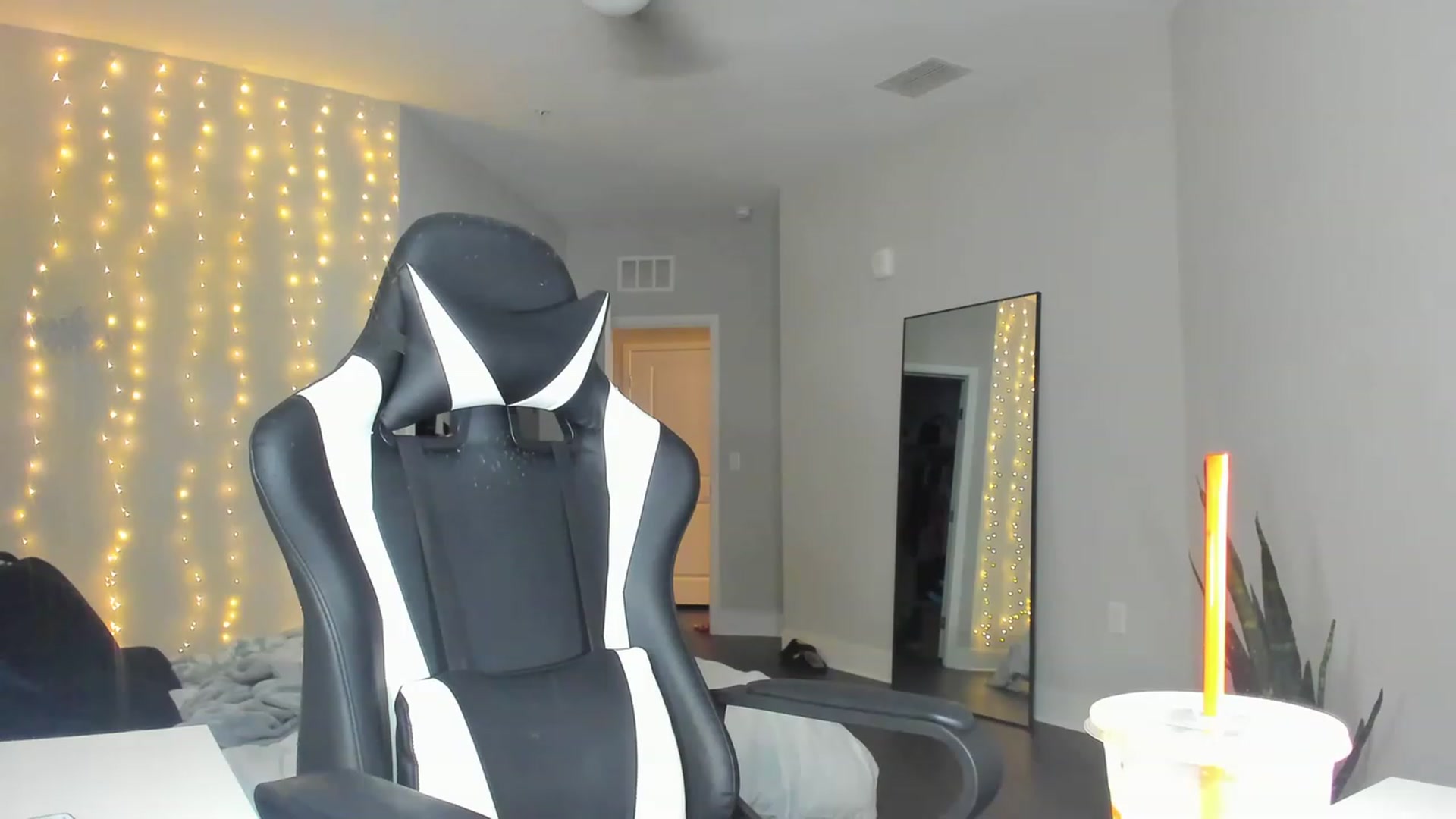 Gallery image thumbnail from Tati_Rae's myfreecams stream on, 03/12/2023, 24:00 image 4 of 20