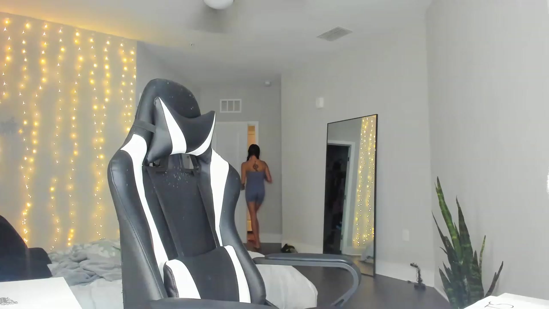 Gallery image thumbnail from Tati_Rae's myfreecams stream on, 03/12/2023, 24:43 image 17 of 20