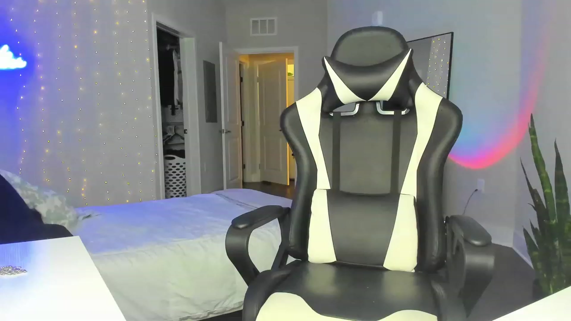 Gallery image thumbnail from Tati_Rae's myfreecams stream on, 03/13/2023, 23:54 image 3 of 20