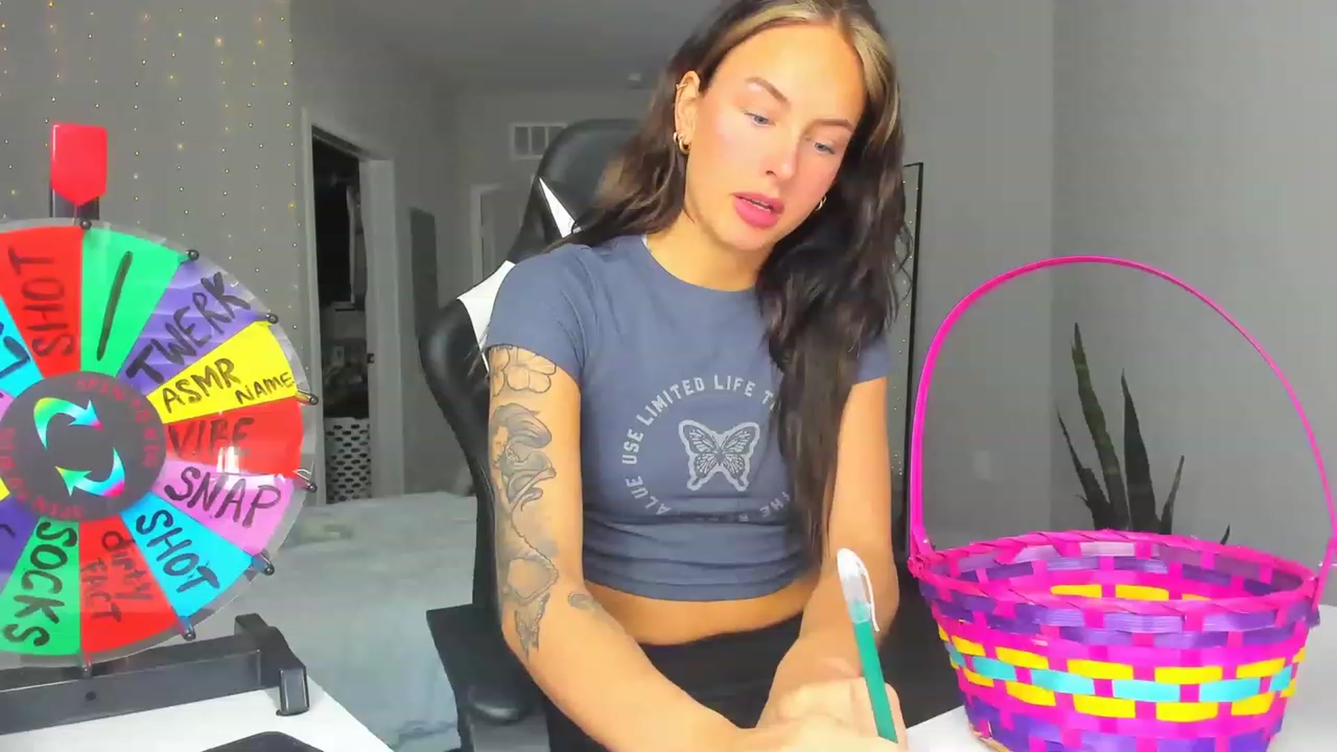 Gallery image thumbnail from Tati_Rae's myfreecams stream on, 03/15/2023, 17:43 image 5 of 20