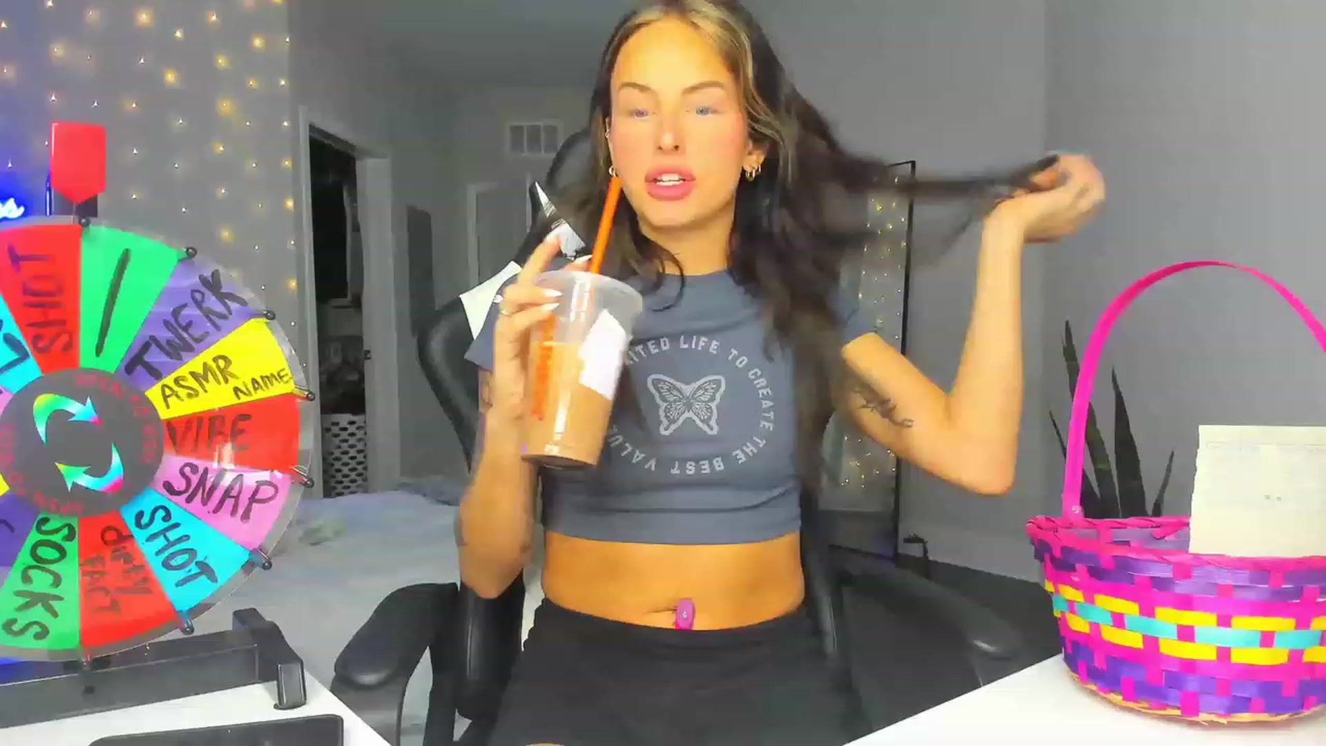 Gallery image thumbnail from Tati_Rae's myfreecams stream on, 03/15/2023, 17:43 image 8 of 20