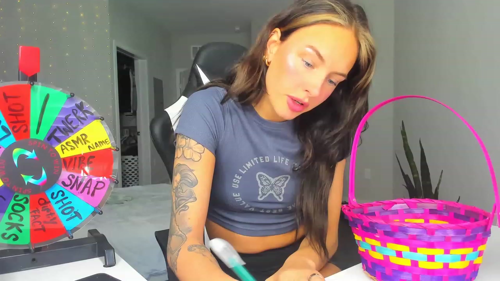 Gallery image thumbnail from Tati_Rae's myfreecams stream on, 03/15/2023, 17:43 image 6 of 20