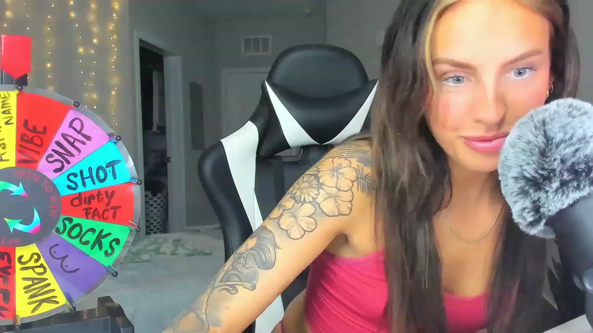 Gallery image thumbnail from Tati_Rae's myfreecams stream on, 03/19/2023, 01:52 image 1 of 20
