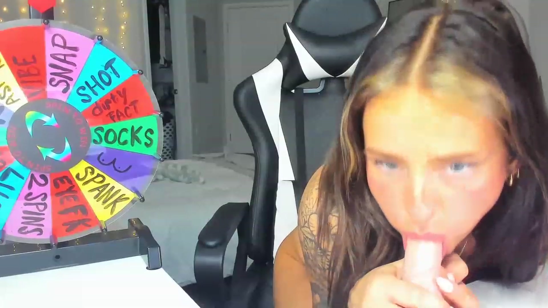Gallery image thumbnail from Tati_Rae's myfreecams stream on, 03/19/2023, 01:52 image 18 of 20