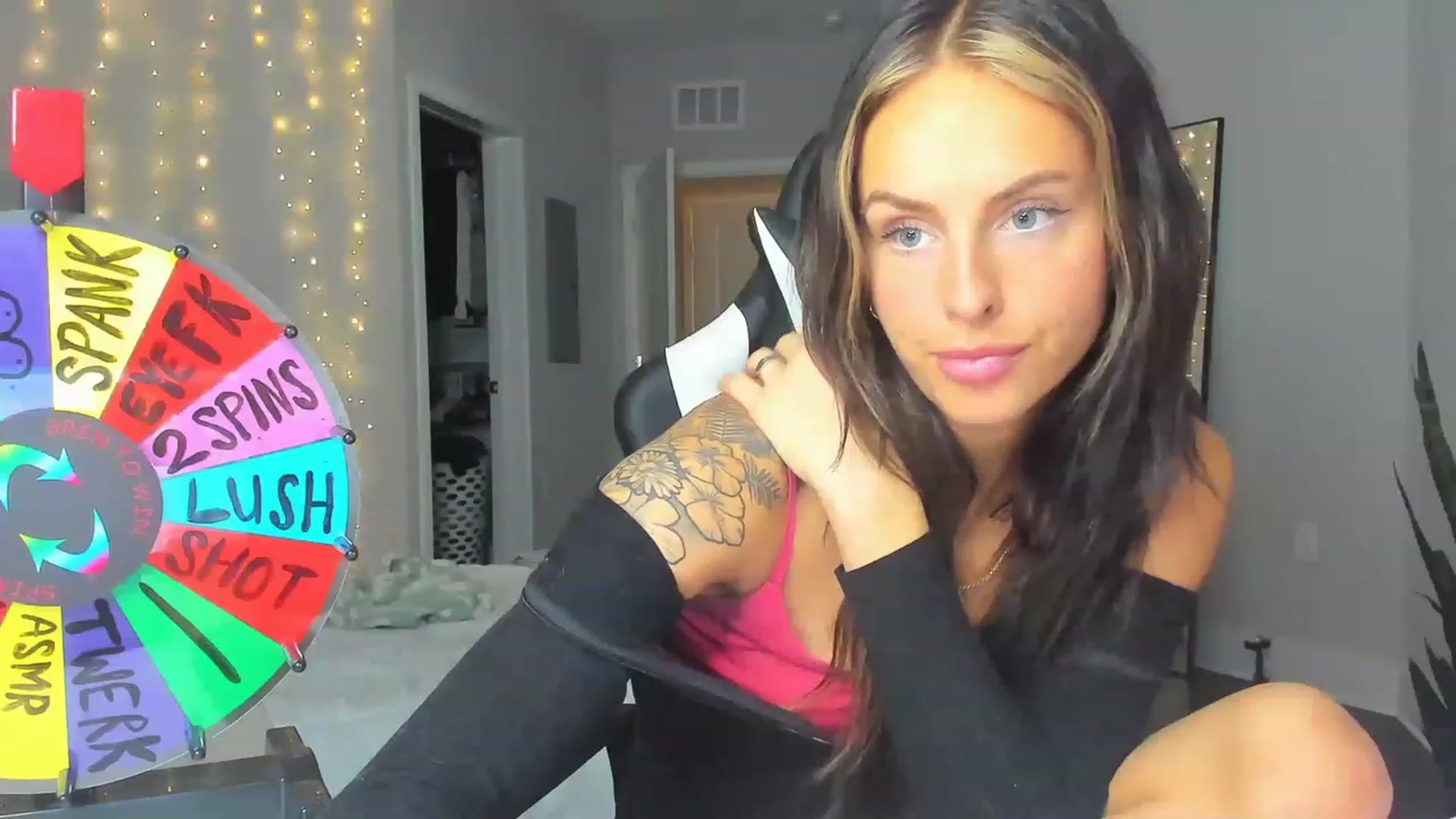 Gallery image thumbnail from Tati_Rae's myfreecams stream on, 03/19/2023, 07:53 image 15 of 20