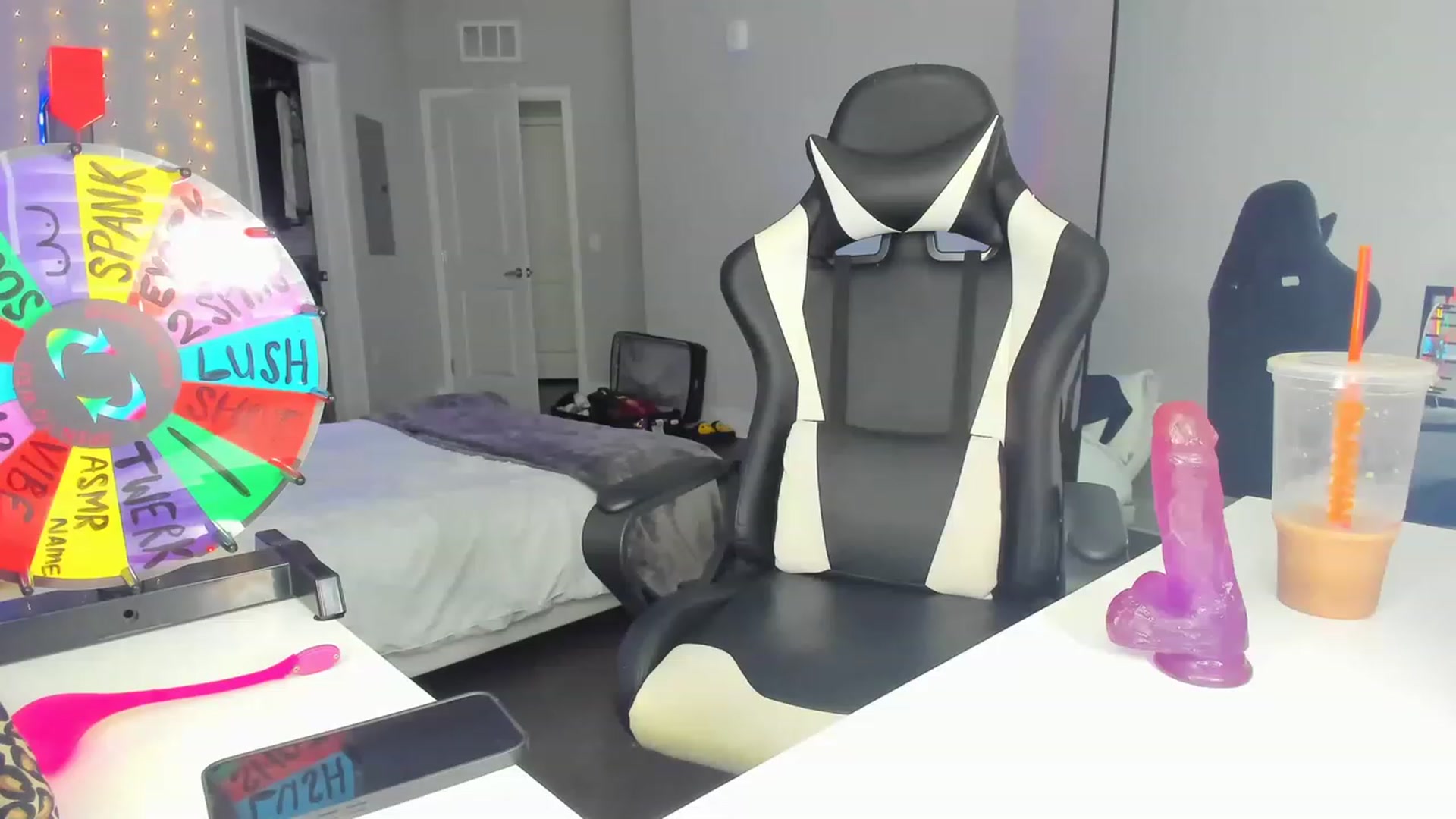 Gallery image thumbnail from Tati_Rae's myfreecams stream on, 03/22/2023, 19:09 image 15 of 20