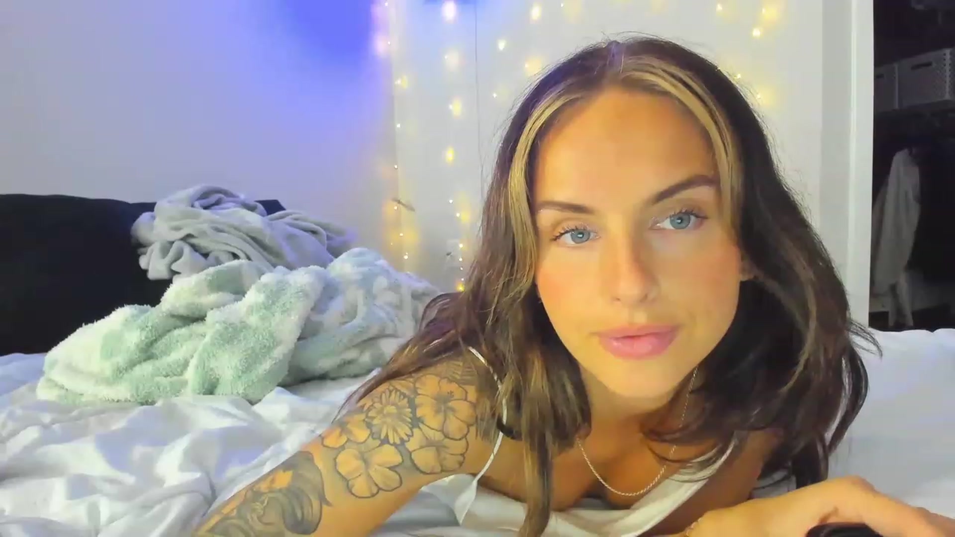 Gallery image thumbnail from Tati_Rae's myfreecams stream on, 04/01/2023, 20:51 image 16 of 20