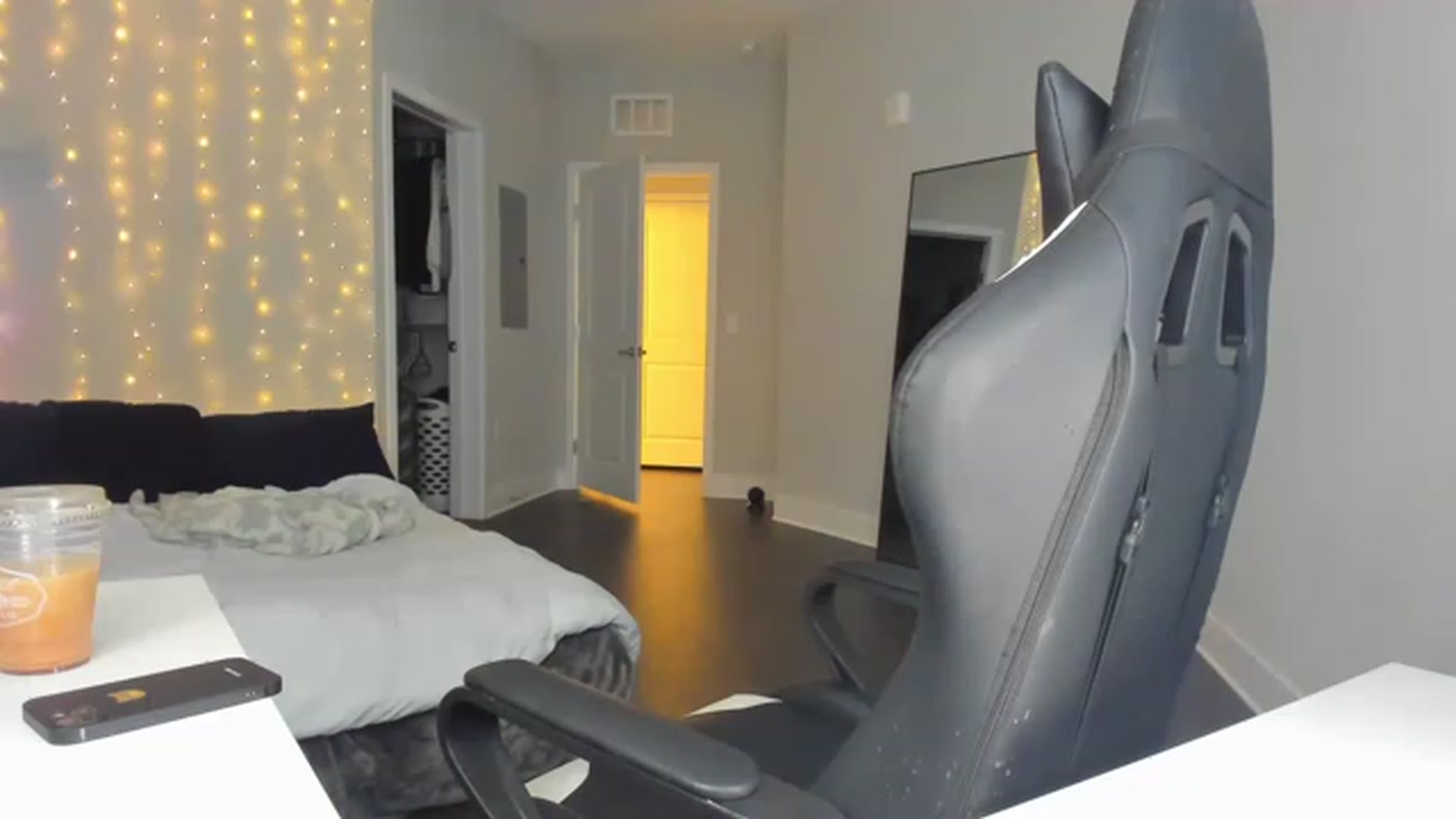 Gallery image thumbnail from Tati_Rae's myfreecams stream on, 04/08/2023, 17:08 image 9 of 20