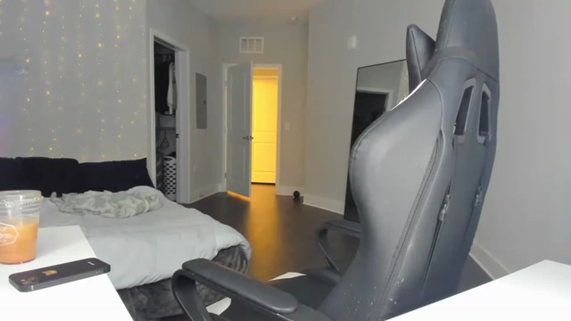 Gallery image thumbnail from Tati_Rae's myfreecams stream on, 04/08/2023, 17:08 image 7 of 20