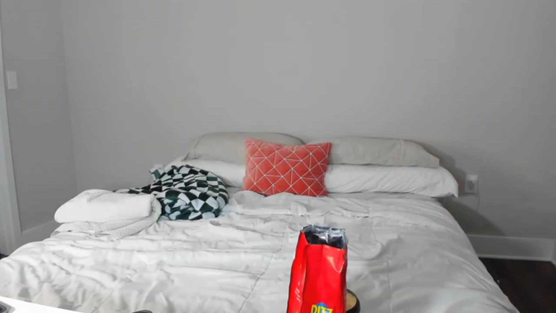 Gallery image thumbnail from Tati_Rae's myfreecams stream on, 04/23/2023, 03:11 image 16 of 20