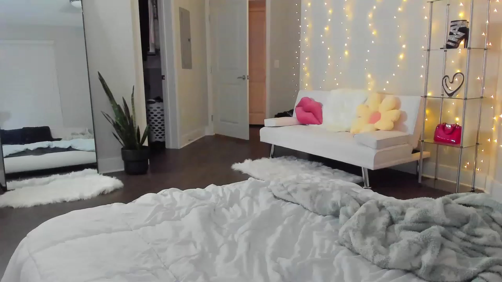 Gallery image thumbnail from Tati_Rae's myfreecams stream on, 05/02/2023, 04:31 image 17 of 20