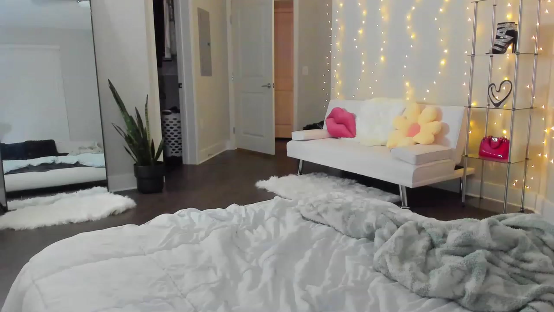 Gallery image thumbnail from Tati_Rae's myfreecams stream on, 05/02/2023, 04:31 image 16 of 20