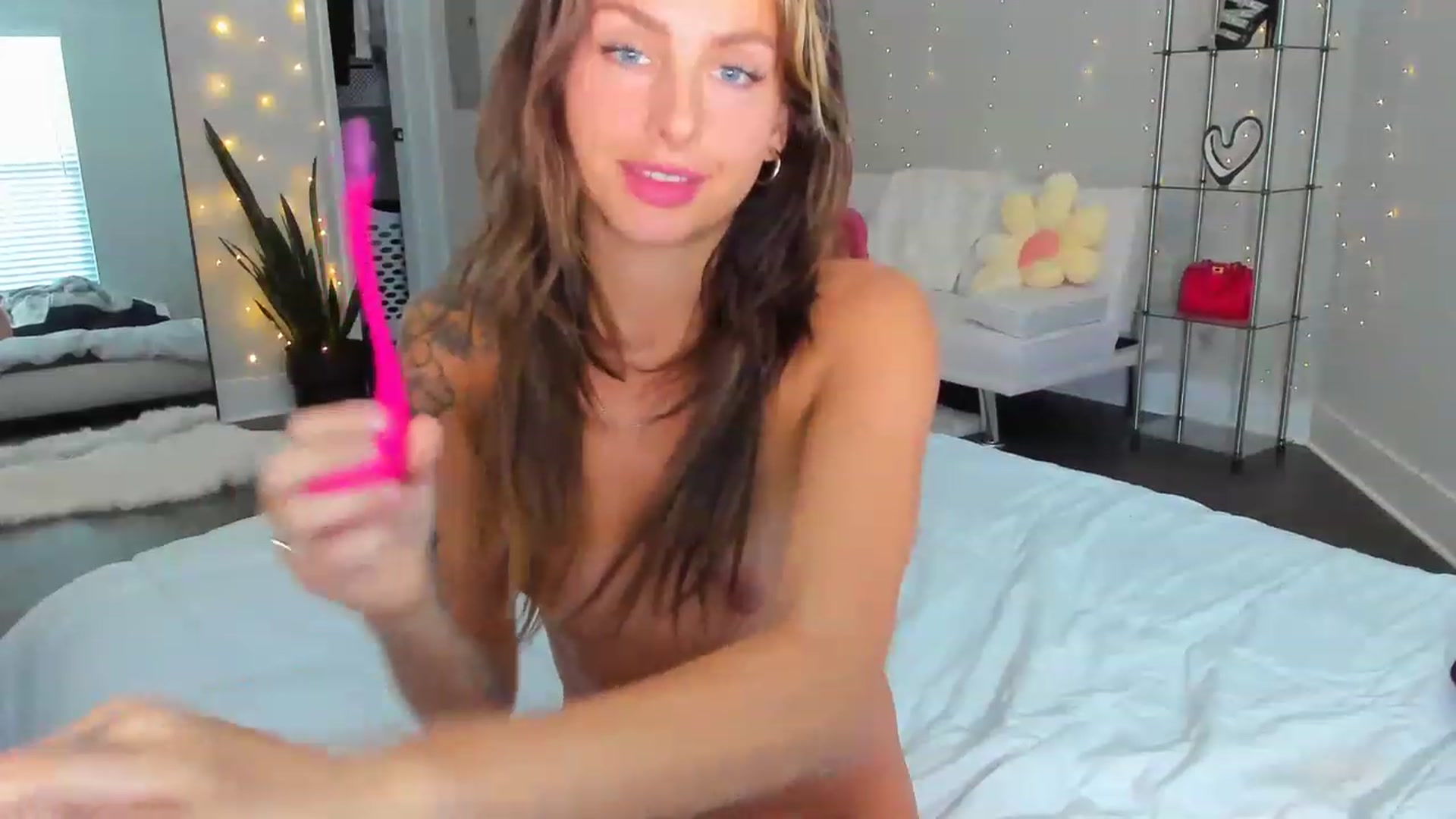 Gallery image thumbnail from Tati_Rae's myfreecams stream on, 05/03/2023, 19:05 image 15 of 20