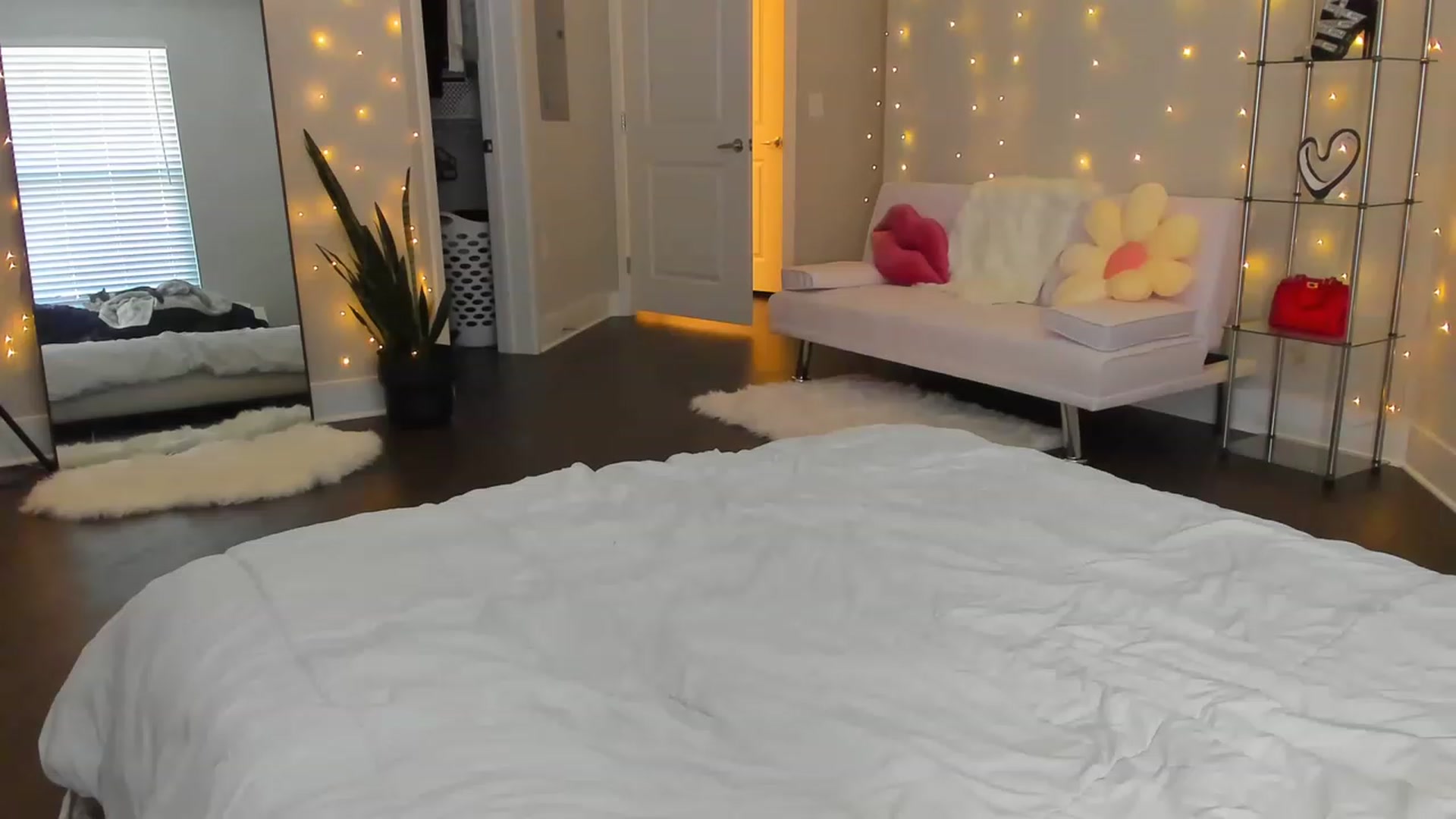 Gallery image thumbnail from Tati_Rae's myfreecams stream on, 05/03/2023, 19:05 image 6 of 20