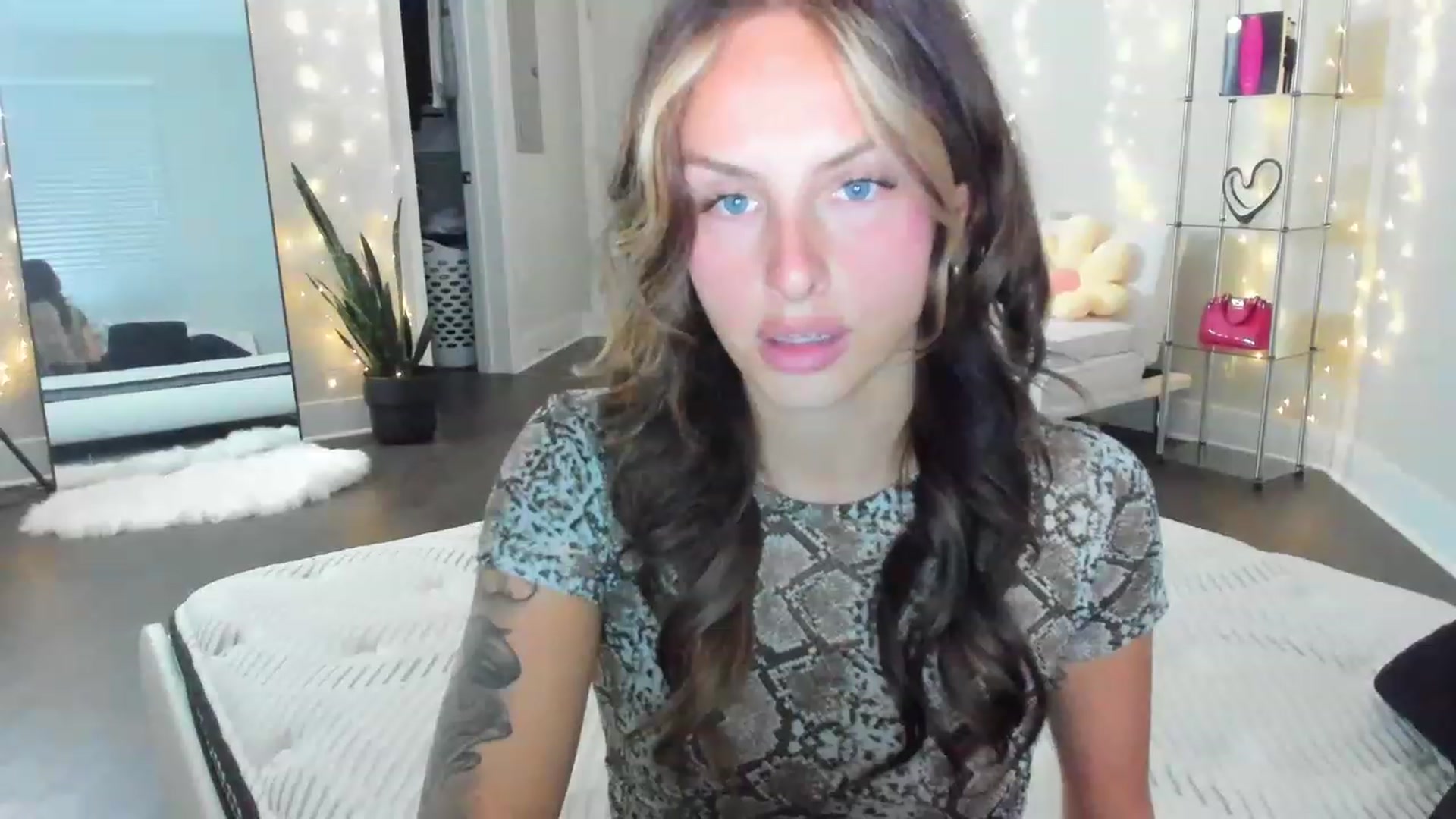 Gallery image thumbnail from Tati_Rae's myfreecams stream on, 05/06/2023, 03:23 image 2 of 20