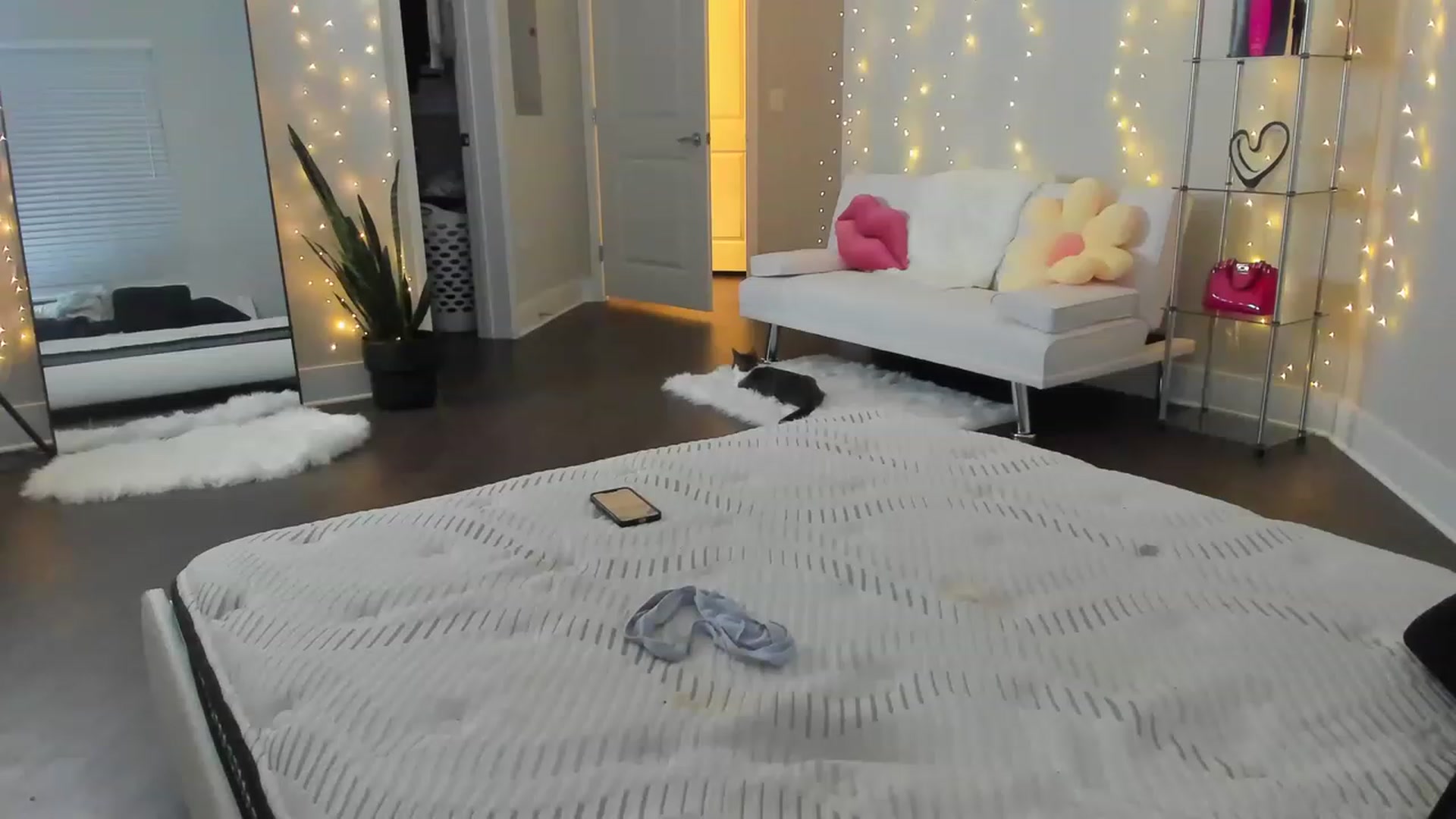 Gallery image thumbnail from Tati_Rae's myfreecams stream on, 05/06/2023, 04:12 image 12 of 20