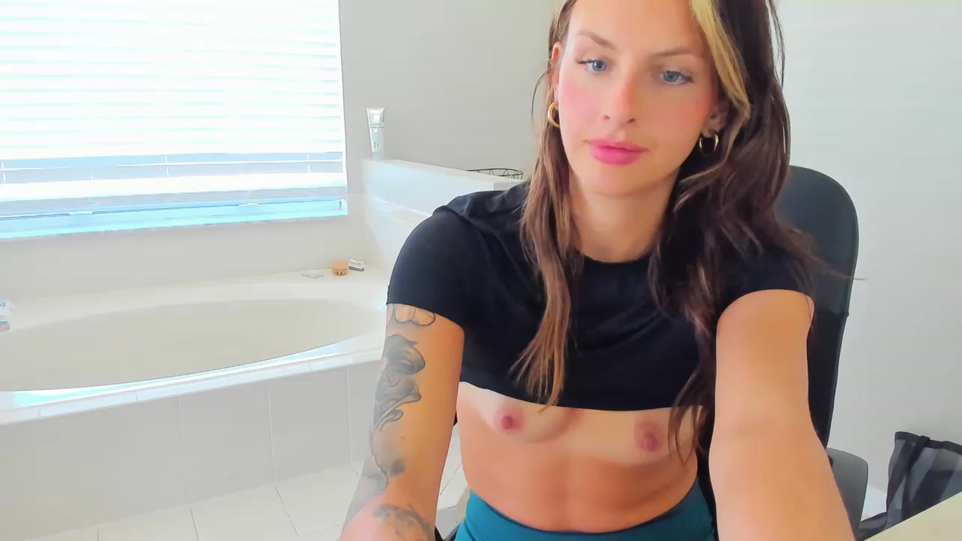 Gallery image thumbnail from Tati_Rae's myfreecams stream on, 05/08/2023, 17:30 image 16 of 20