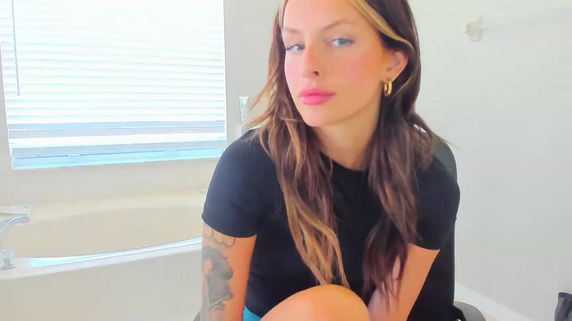 Gallery image thumbnail from Tati_Rae's myfreecams stream on, 05/08/2023, 17:30 image 12 of 20