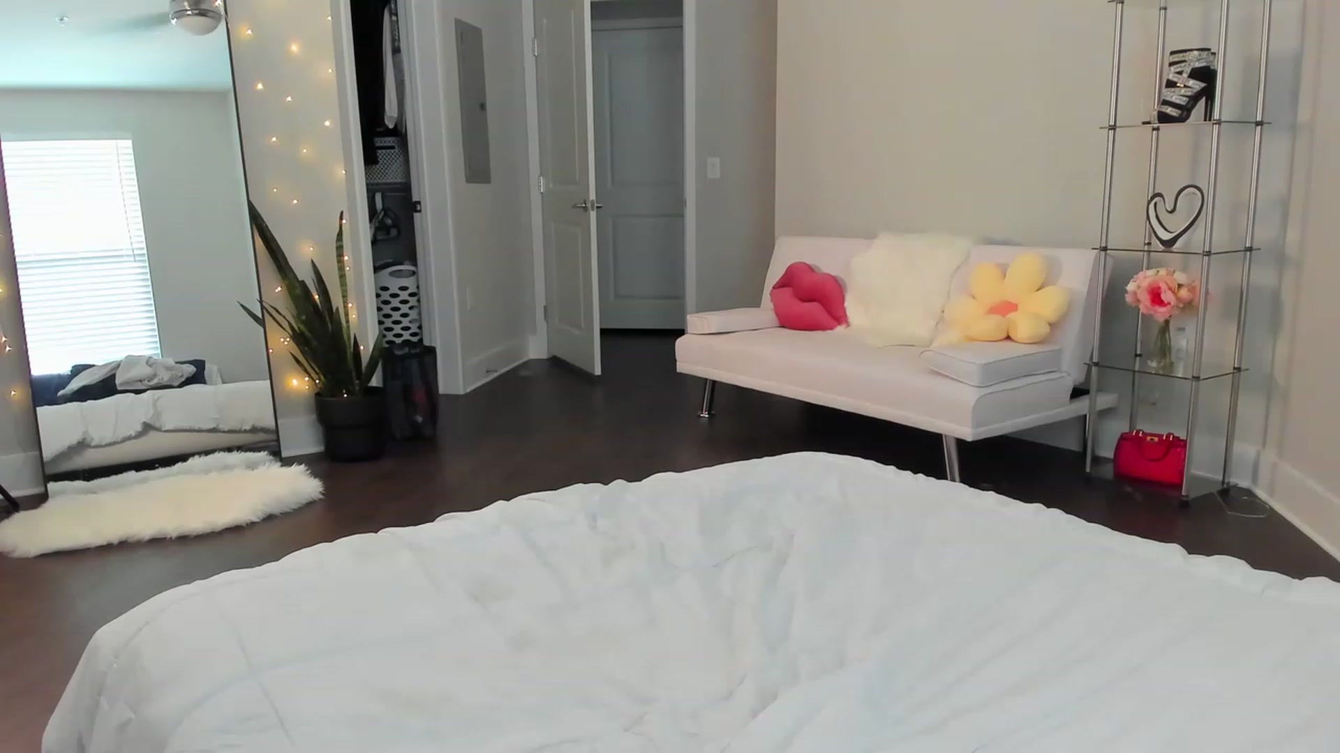 Gallery image thumbnail from Tati_Rae's myfreecams stream on, 05/30/2023, 18:00 image 4 of 20