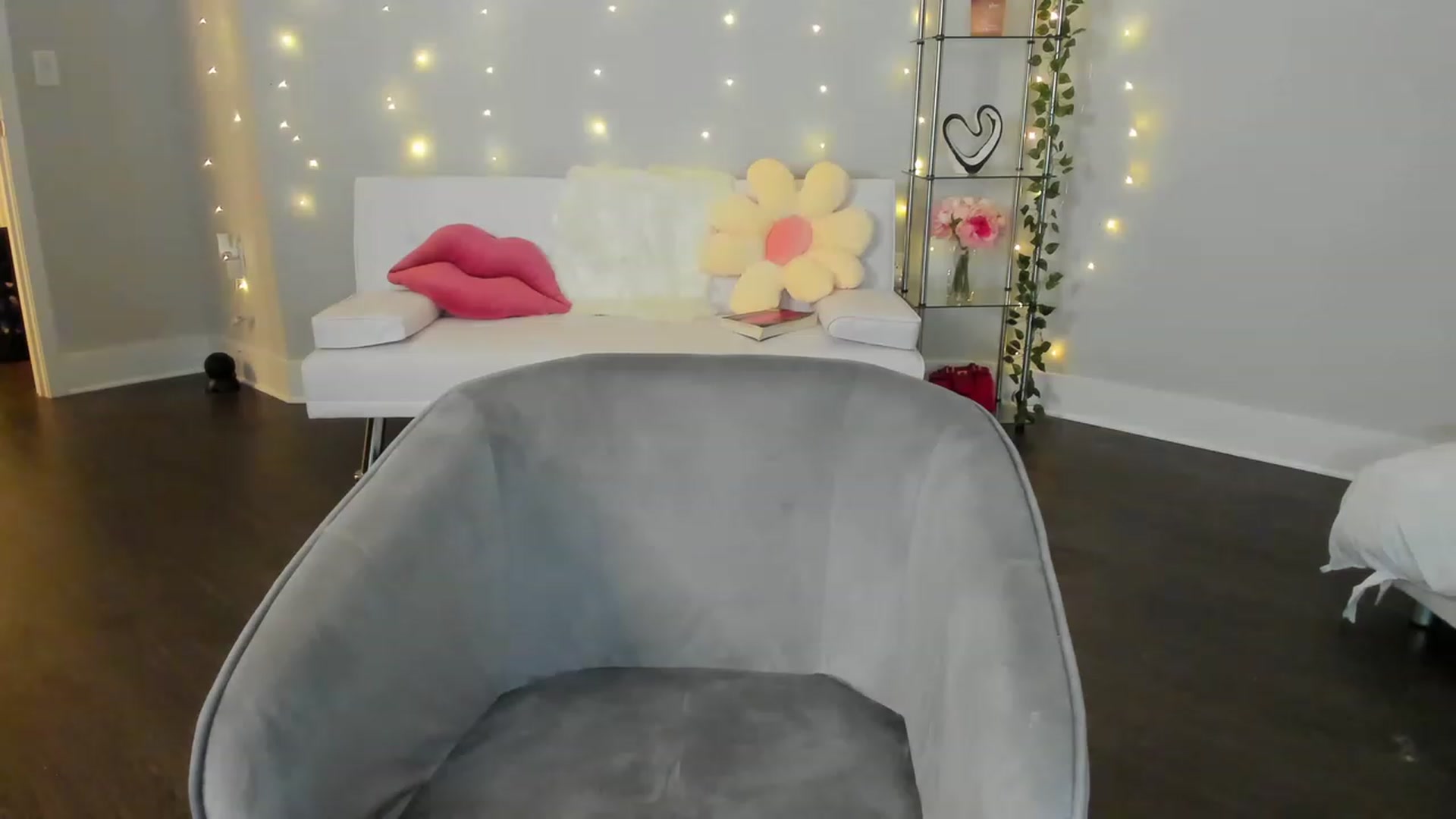 Gallery image thumbnail from Tati_Rae's myfreecams stream on, 06/06/2023, 01:46 image 6 of 20