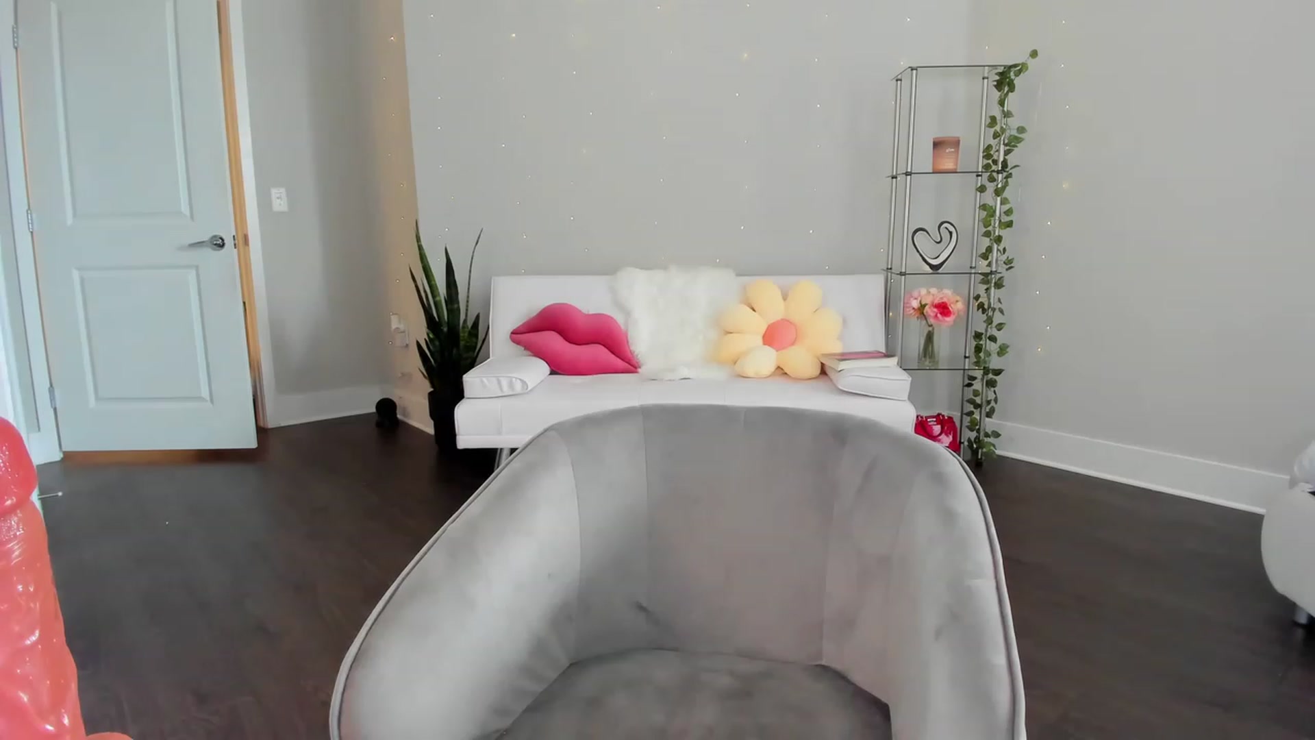 Gallery image thumbnail from Tati_Rae's myfreecams stream on, 06/20/2023, 16:48 image 2 of 20