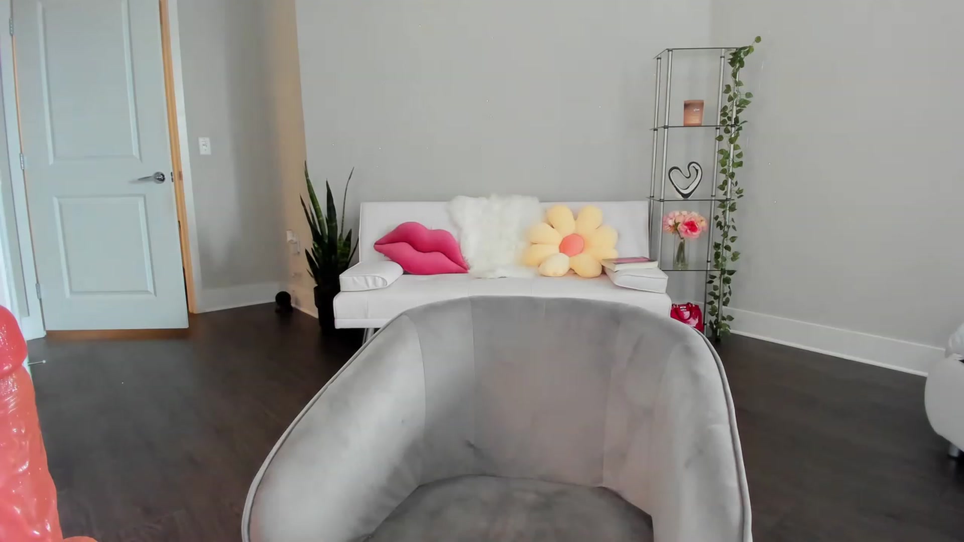 Gallery image thumbnail from Tati_Rae's myfreecams stream on, 06/20/2023, 16:48 image 3 of 20