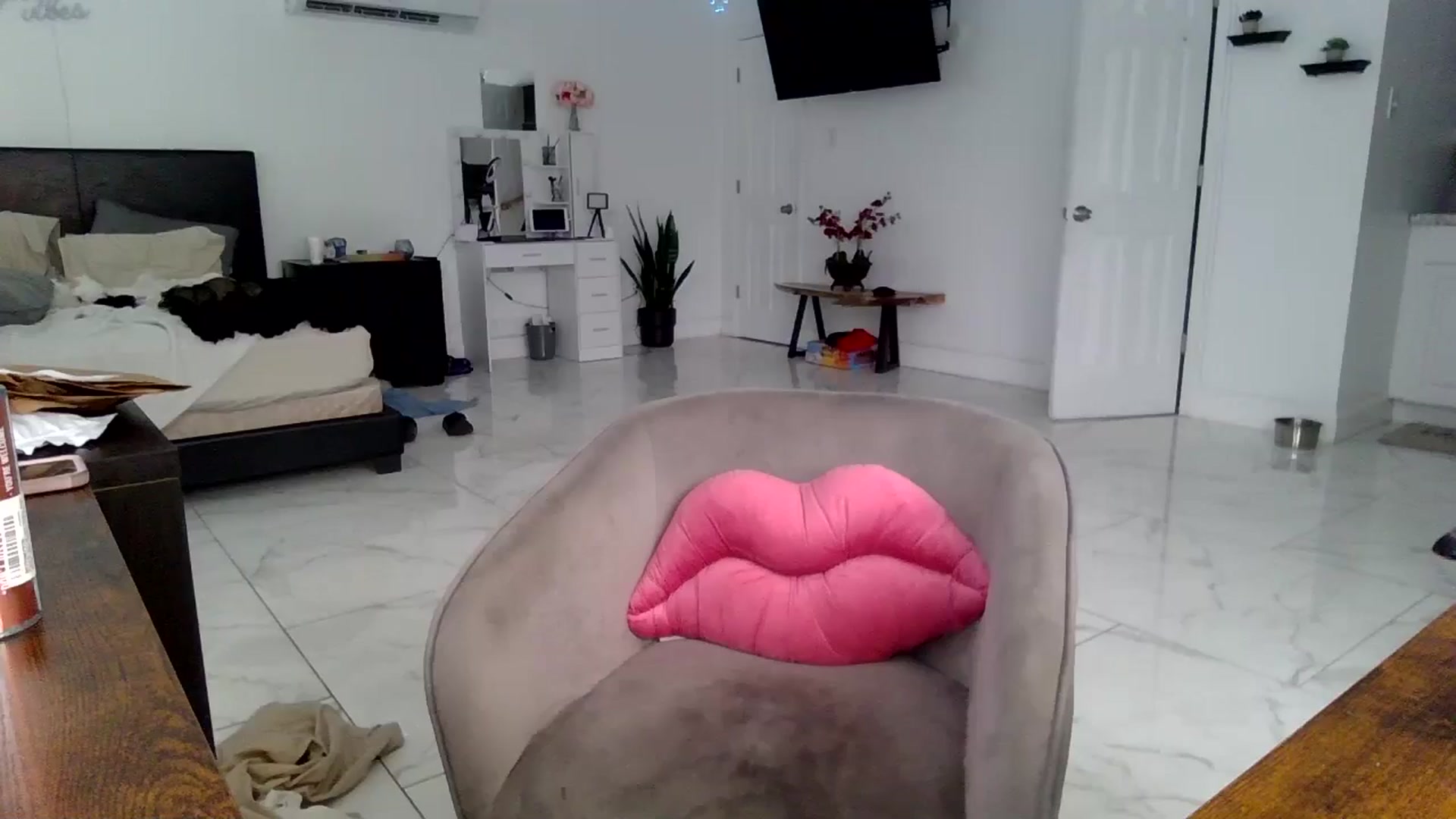 Gallery image thumbnail from Tati_Rae's myfreecams stream on, 08/03/2024, 19:36 image 17 of 20