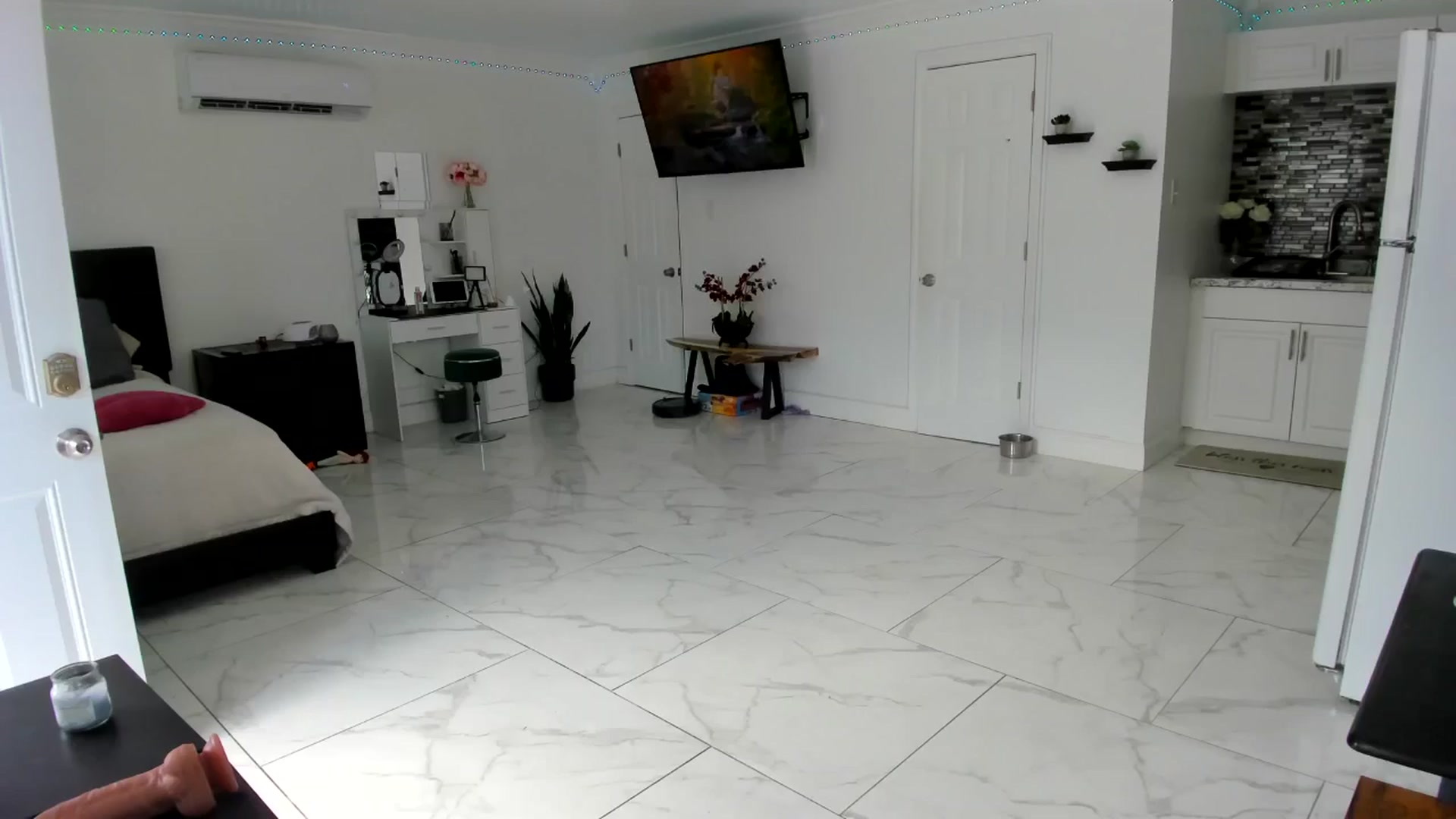 Gallery image thumbnail from Tati_Rae's myfreecams stream on, 08/06/2024, 15:52 image 1 of 20
