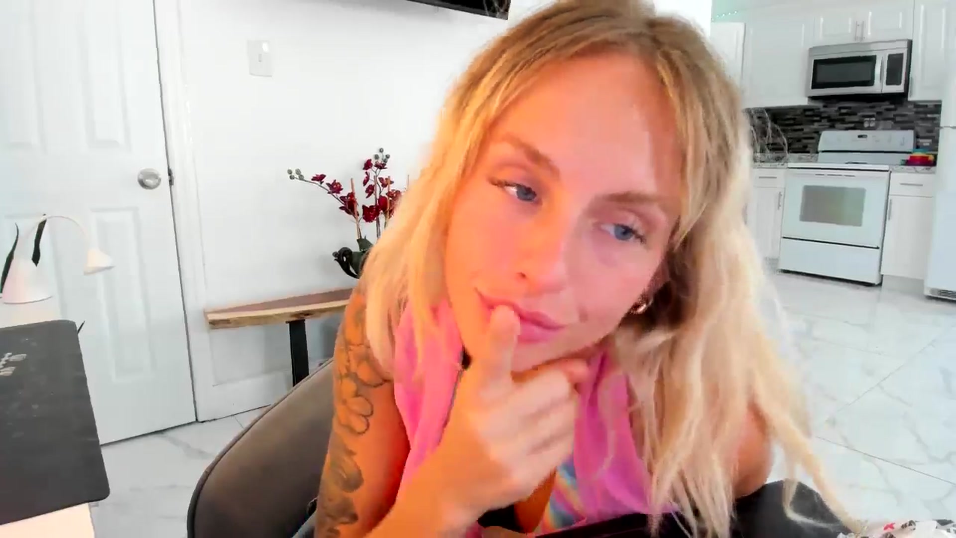 Gallery image thumbnail from Tati_Rae's myfreecams stream on, 08/07/2024, 21:34 image 15 of 20