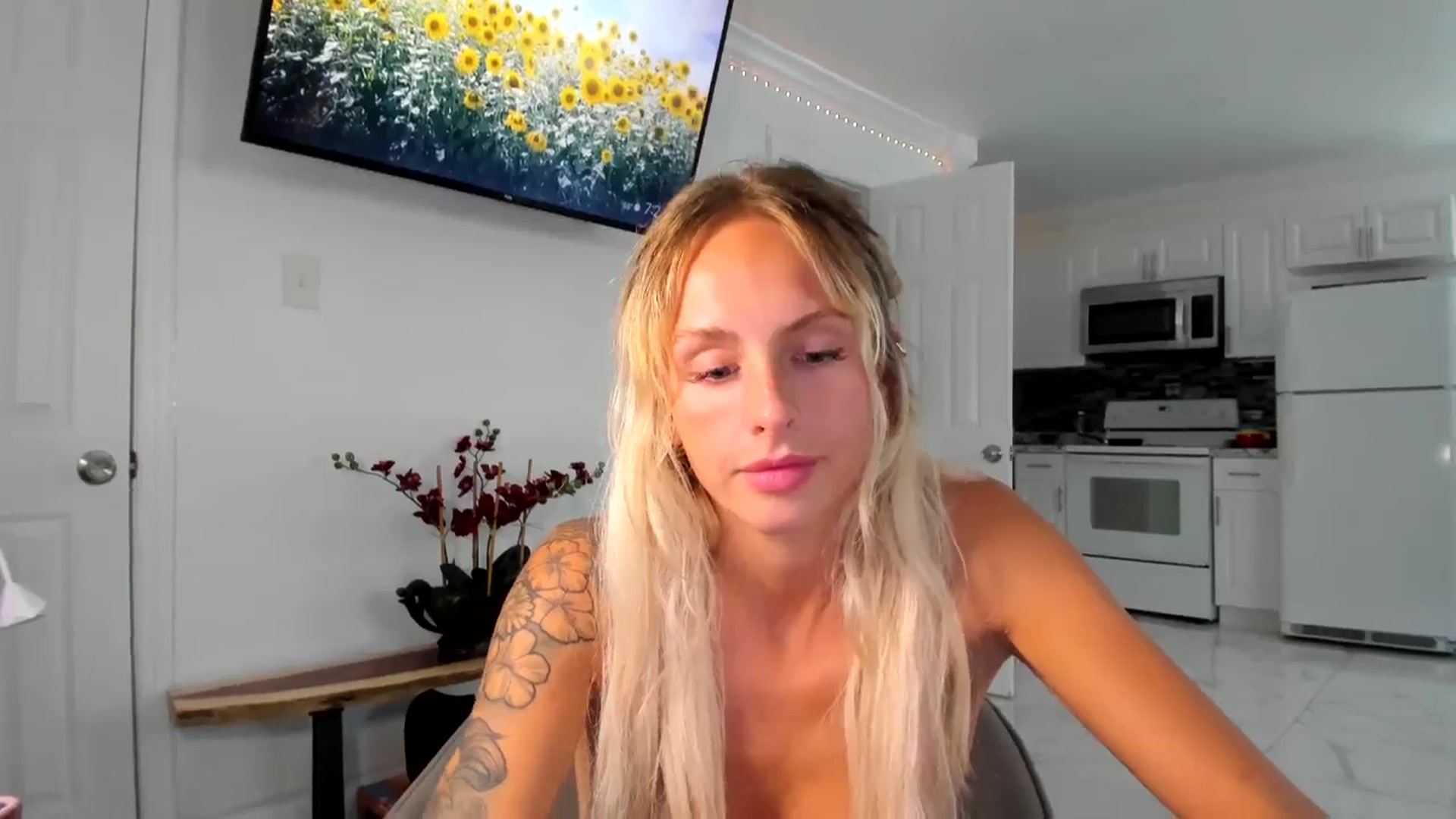 Gallery image thumbnail from Tati_Rae's myfreecams stream on, 08/09/2024, 23:36 image 12 of 20
