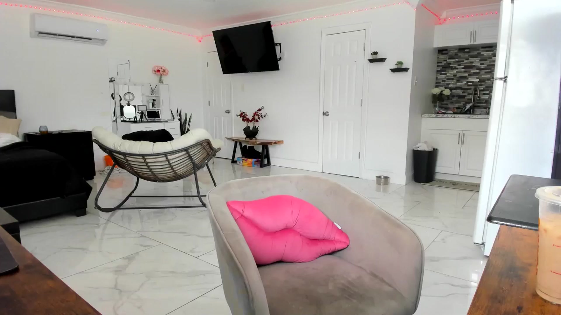 Gallery image thumbnail from Tati_Rae's myfreecams stream on, 08/15/2024, 16:02 image 16 of 20
