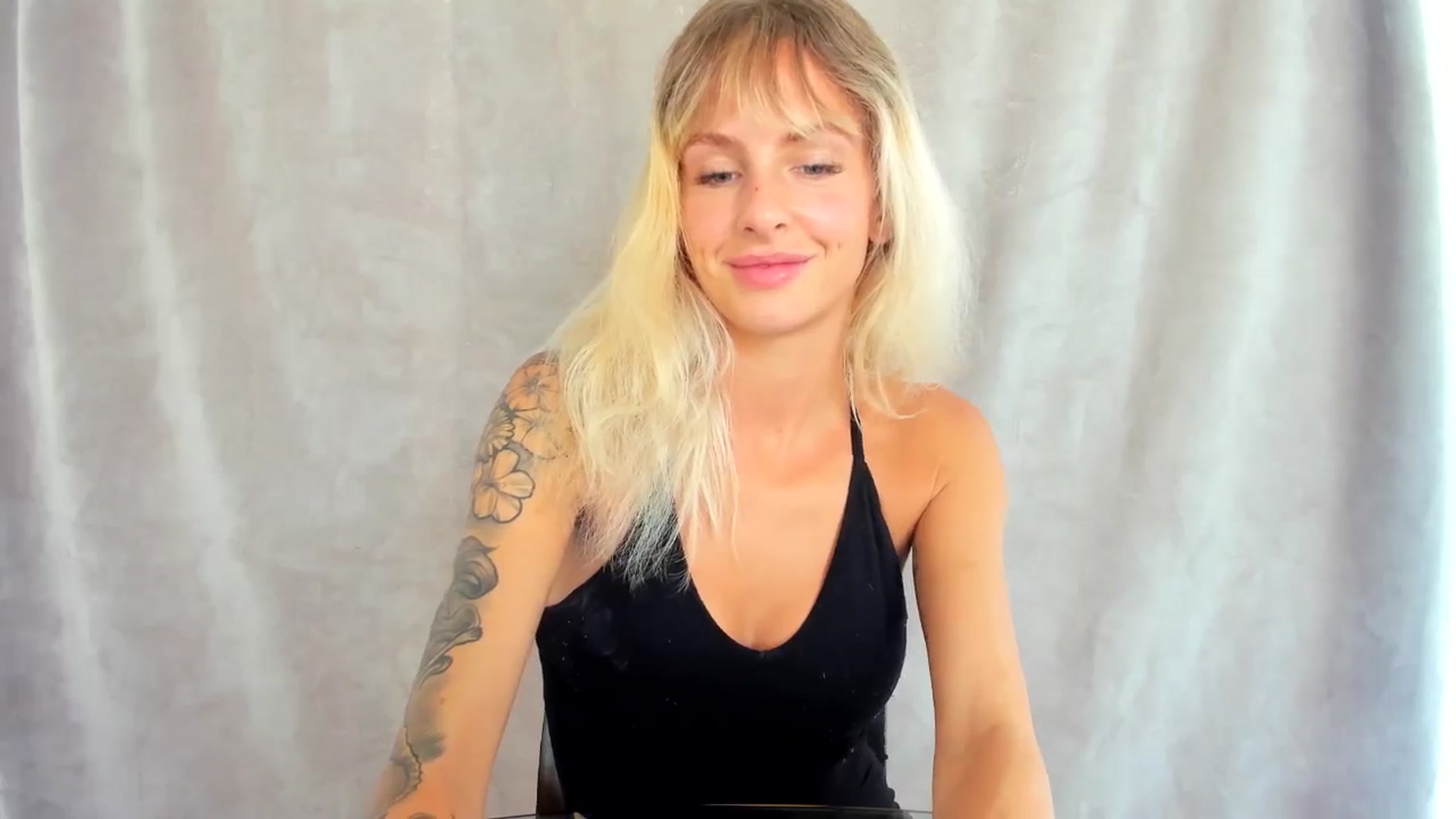 Gallery image thumbnail from Tati_Rae's myfreecams stream on, 08/23/2024, 15:16 image 16 of 20