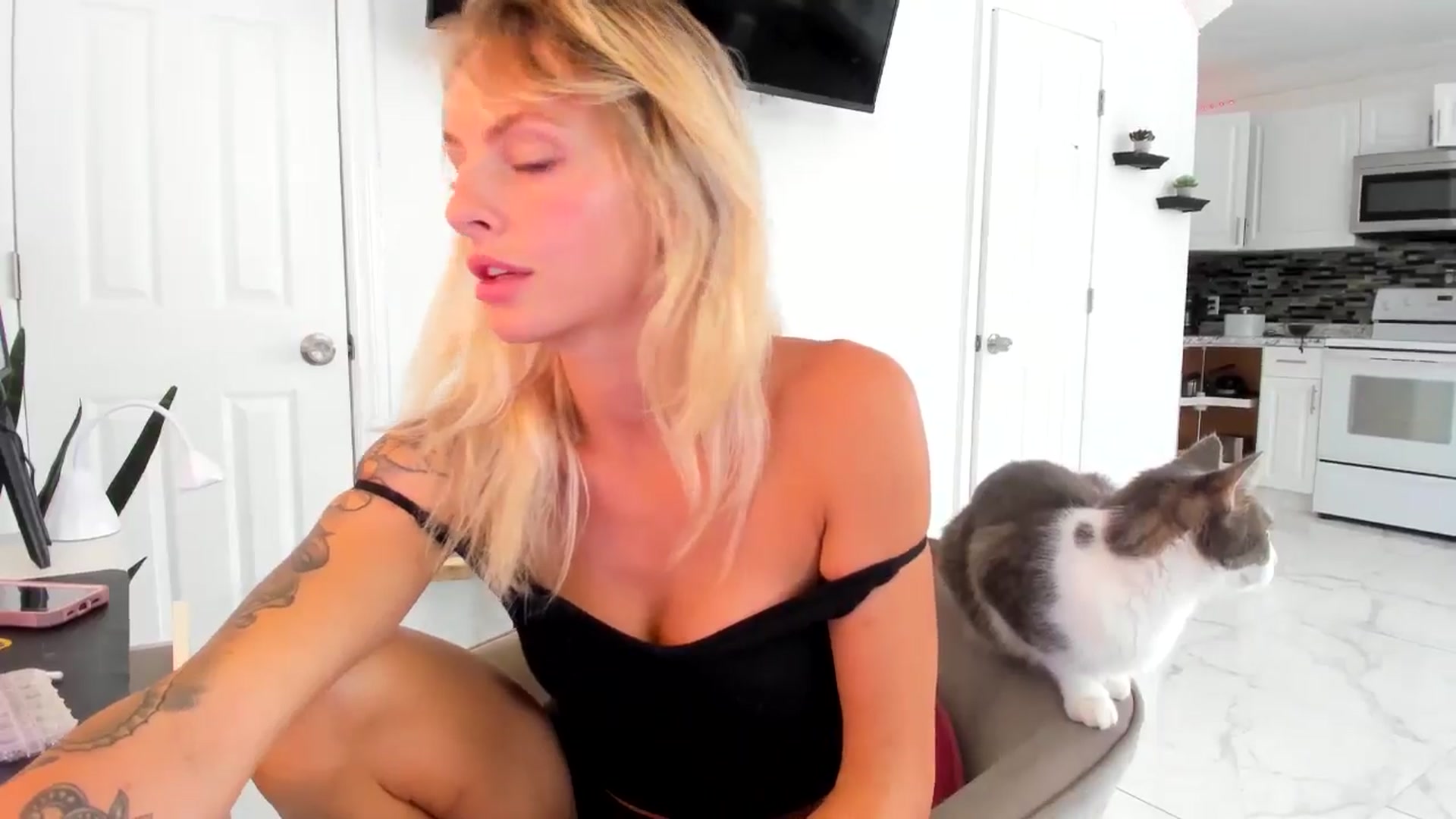Gallery image thumbnail from Tati_Rae's myfreecams stream on, 08/23/2024, 16:16 image 12 of 20
