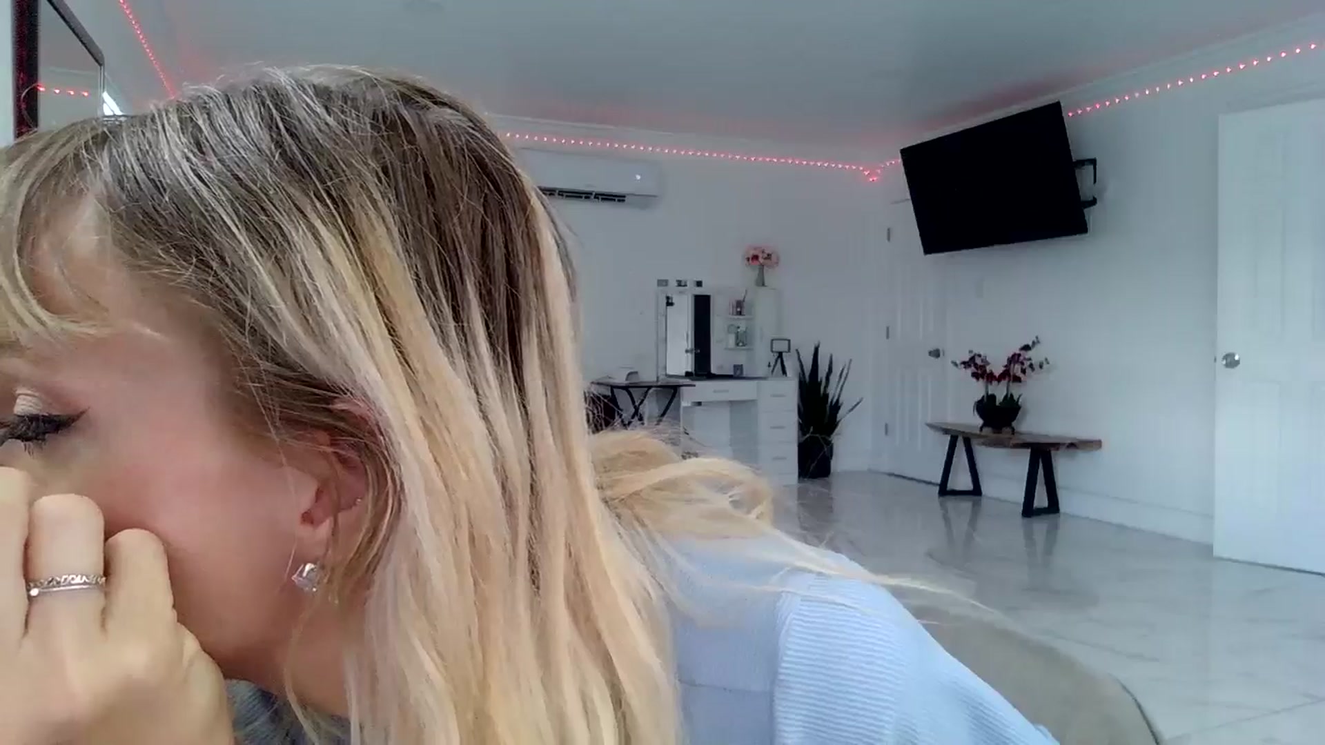 Gallery image thumbnail from Tati_Rae's myfreecams stream on, 08/28/2024, 16:04 image 8 of 20