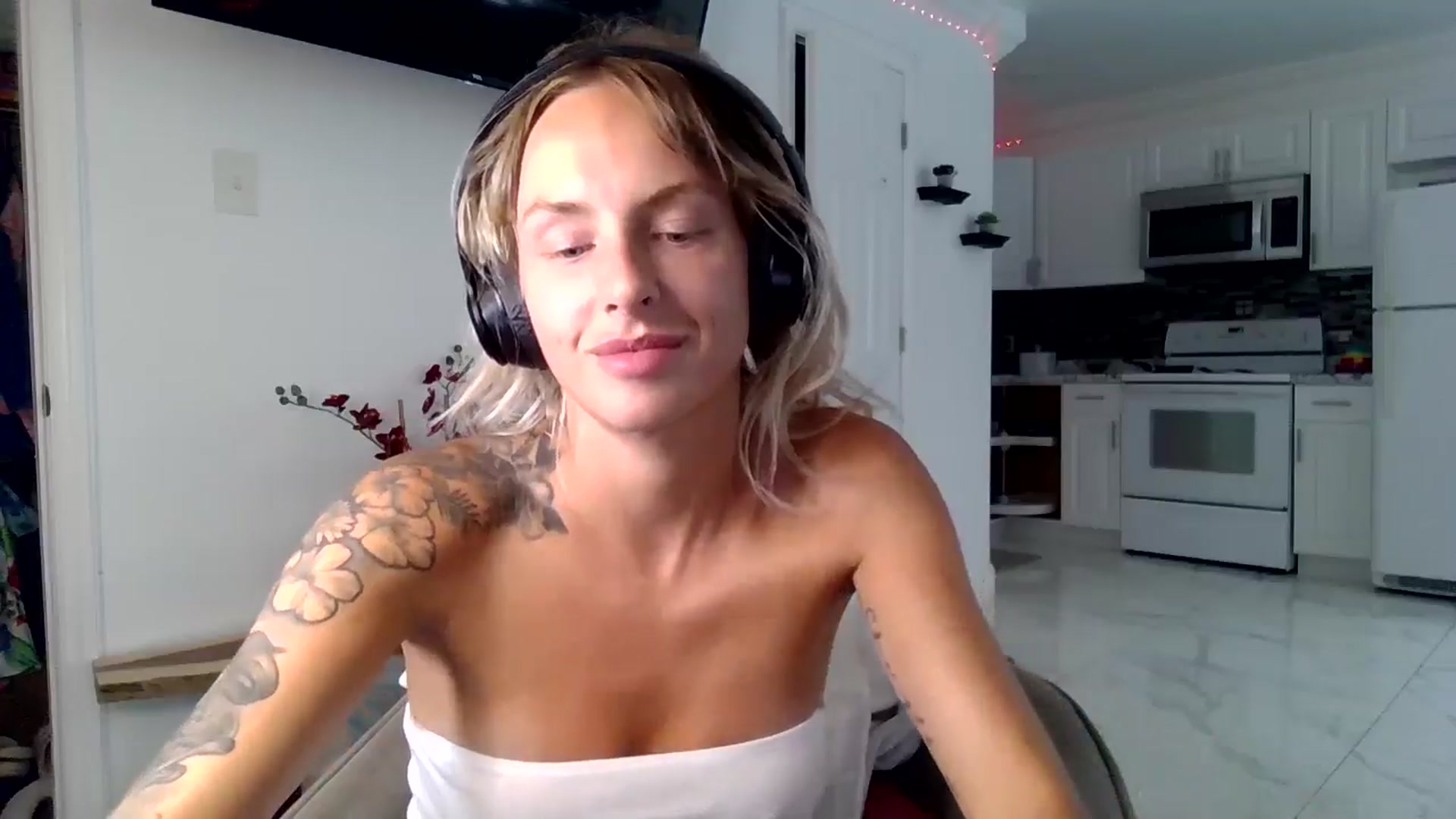 Gallery image thumbnail from Tati_Rae's myfreecams stream on, 09/01/2024, 16:18 image 12 of 20