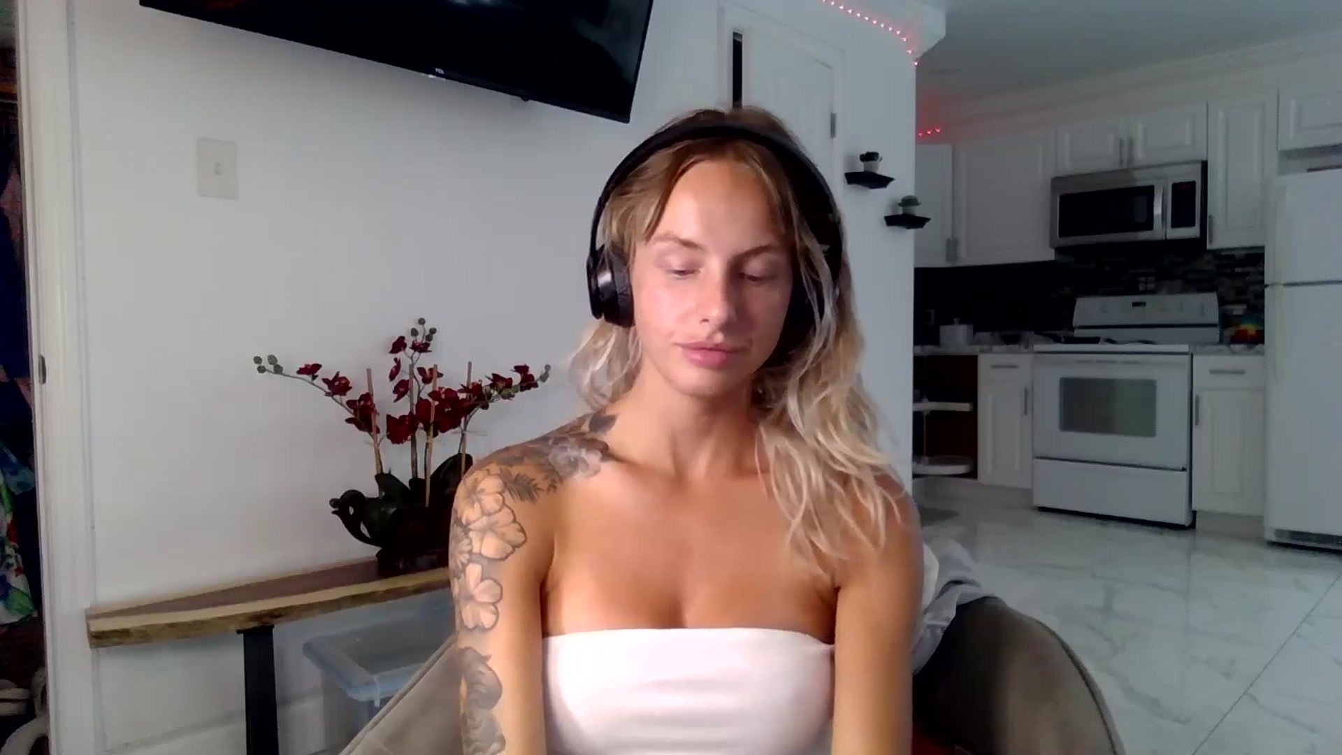 Gallery image thumbnail from Tati_Rae's myfreecams stream on, 09/01/2024, 16:18 image 5 of 20