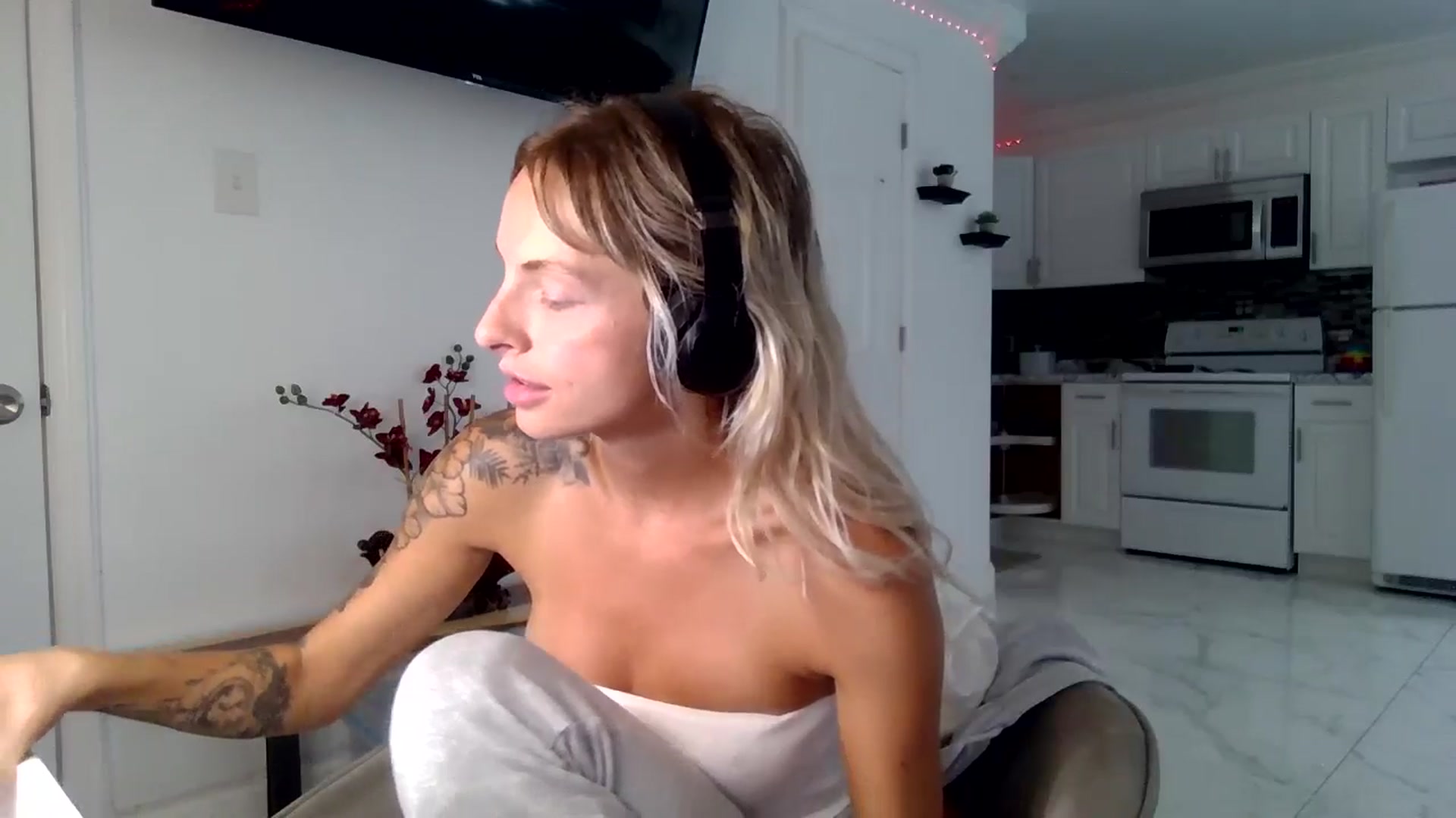 Gallery image thumbnail from Tati_Rae's myfreecams stream on, 09/01/2024, 16:18 image 20 of 20