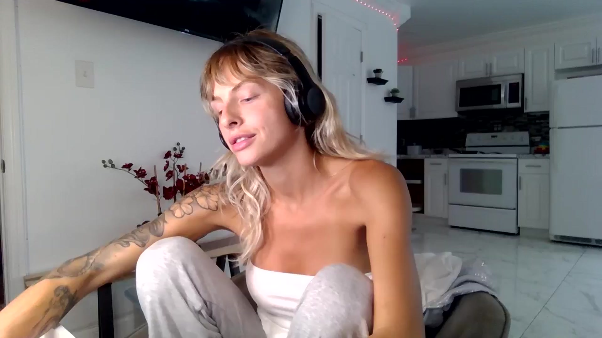 Gallery image thumbnail from Tati_Rae's myfreecams stream on, 09/01/2024, 16:18 image 1 of 20