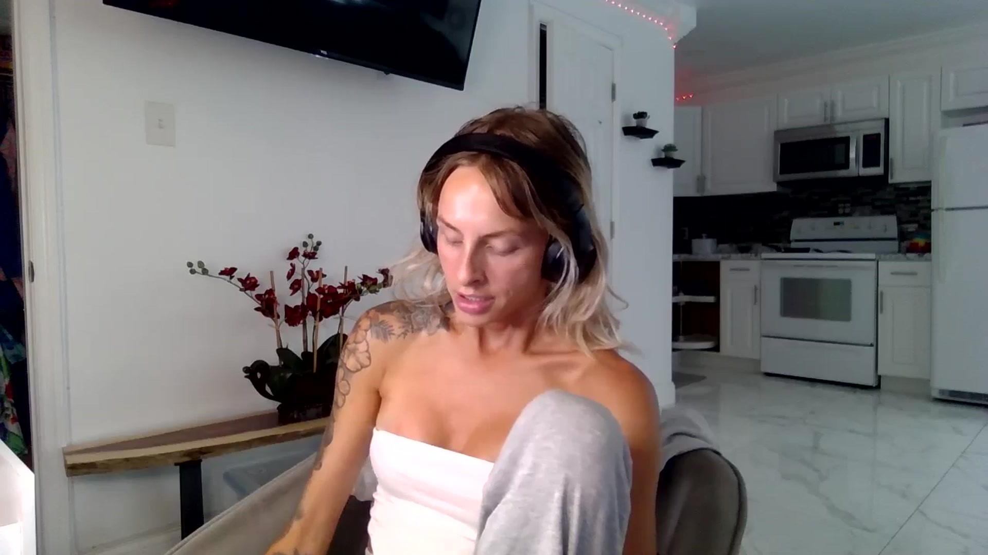 Gallery image thumbnail from Tati_Rae's myfreecams stream on, 09/01/2024, 16:18 image 14 of 20