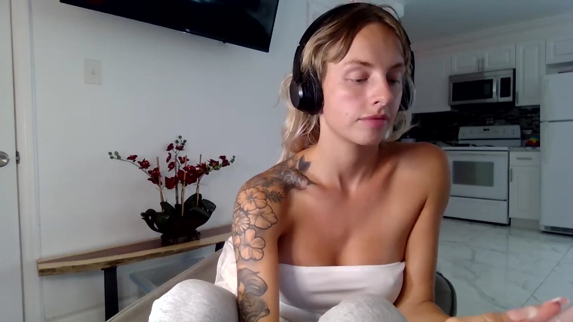 Gallery image thumbnail from Tati_Rae's myfreecams stream on, 09/01/2024, 16:18 image 19 of 20