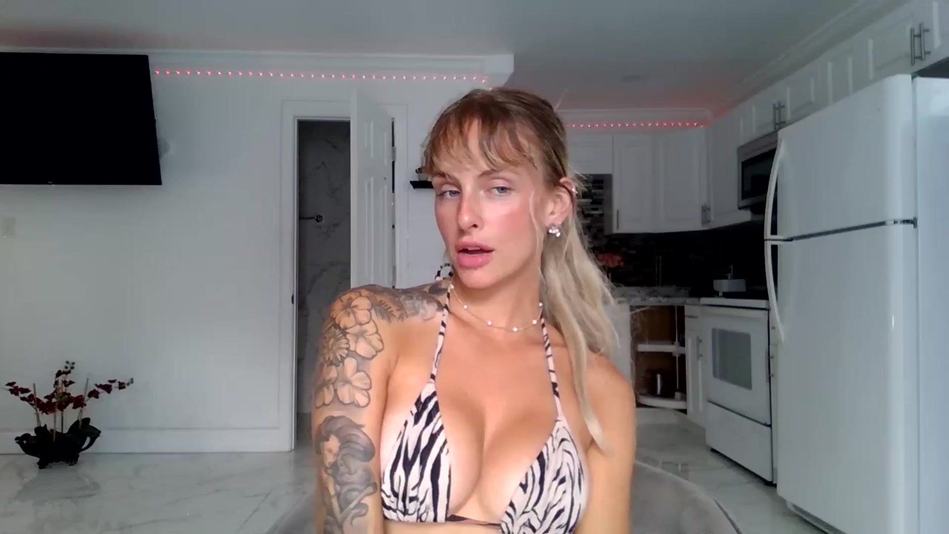 Gallery image thumbnail from Tati_Rae's myfreecams stream on, 09/02/2024, 17:01 image 10 of 20