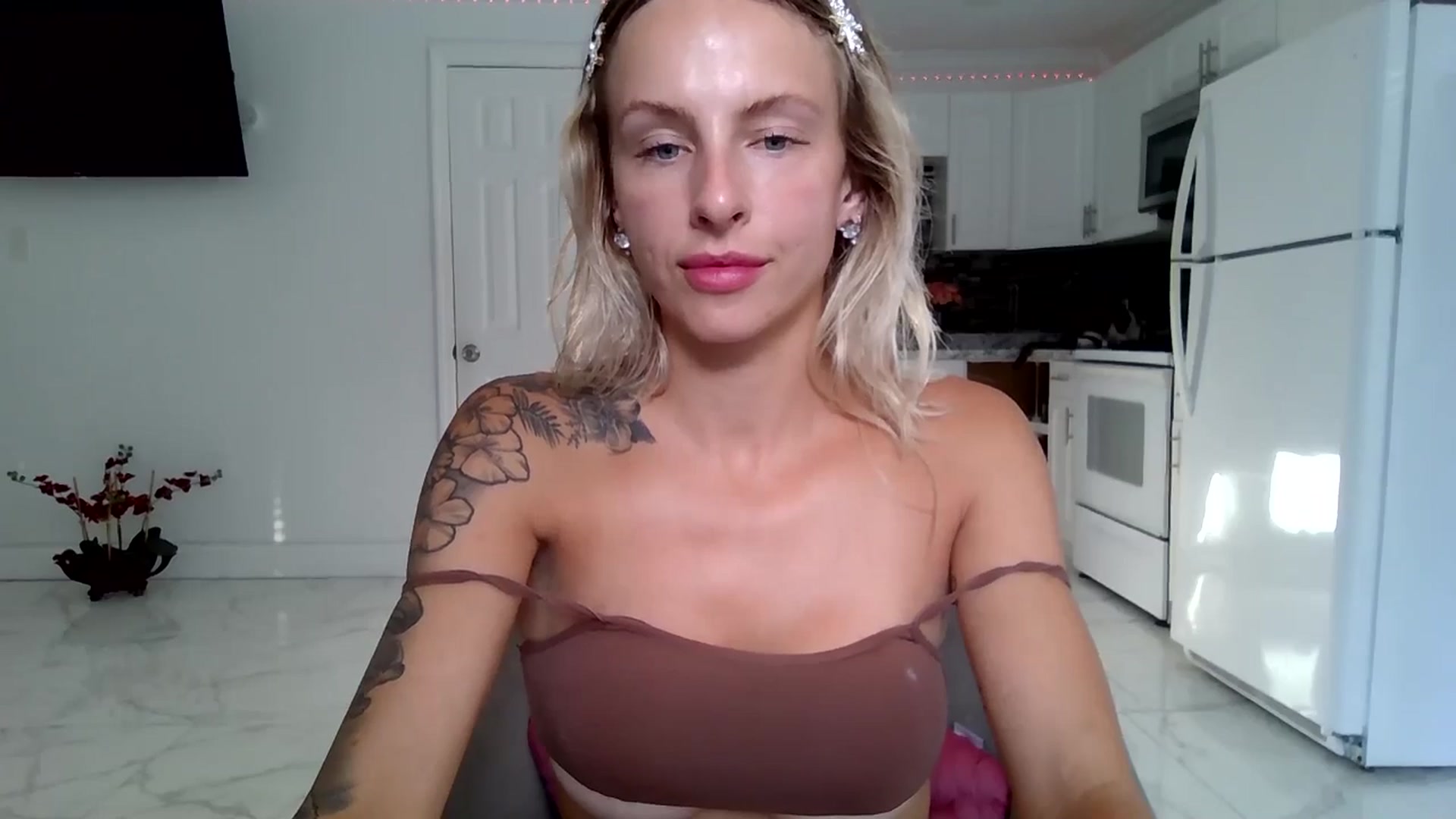 Gallery image thumbnail from Tati_Rae's myfreecams stream on, 09/03/2024, 12:39 image 10 of 20
