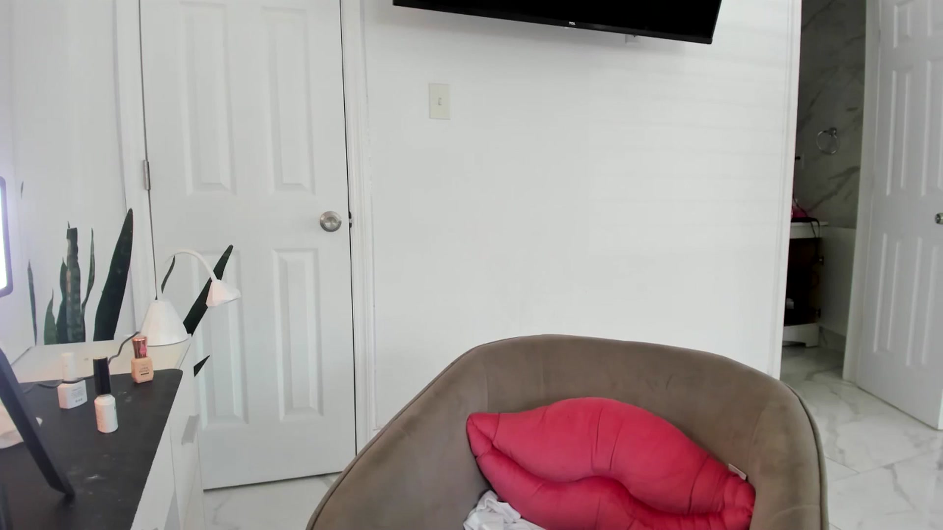 Gallery image thumbnail from Tati_Rae's myfreecams stream on, 09/06/2024, 14:56 image 9 of 20