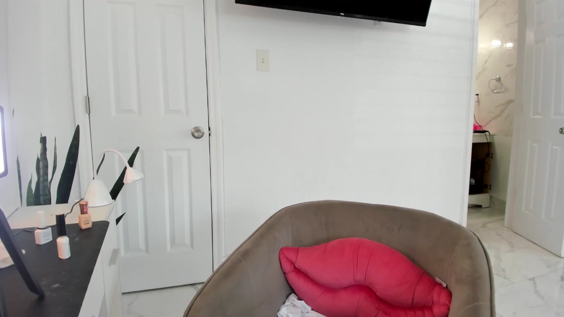 Gallery image thumbnail from Tati_Rae's myfreecams stream on, 09/06/2024, 14:56 image 12 of 20