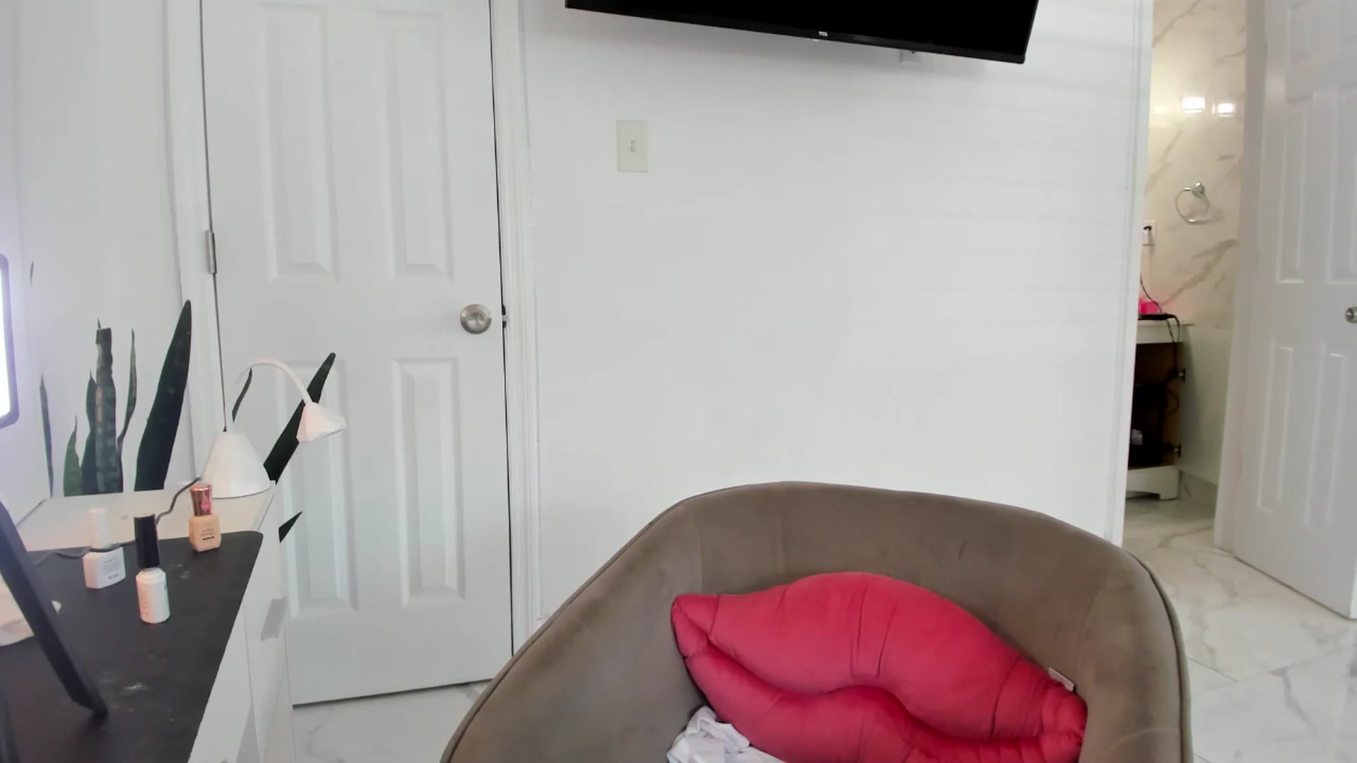 Gallery image thumbnail from Tati_Rae's myfreecams stream on, 09/06/2024, 14:56 image 11 of 20